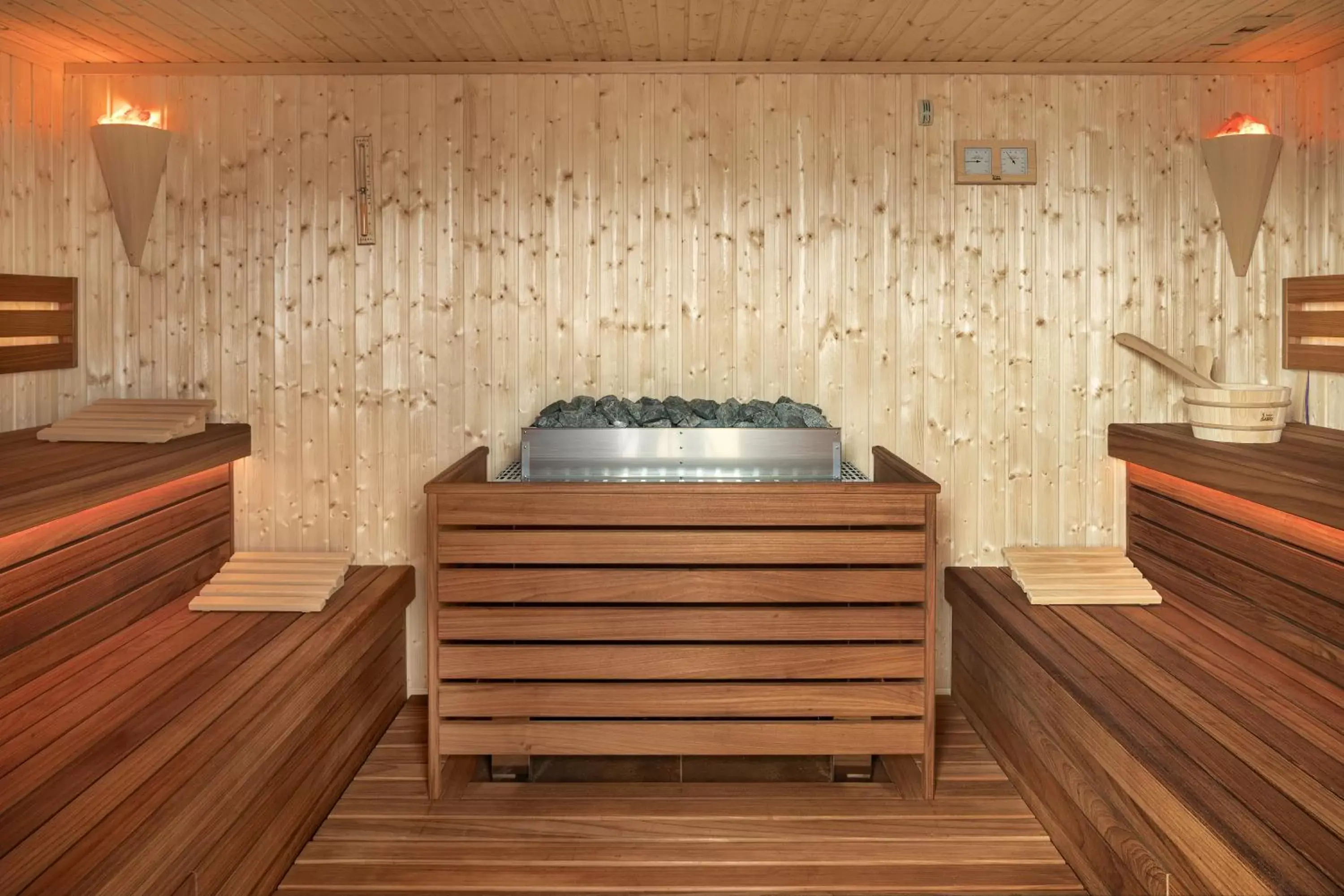 Sauna in Metropolo by Golden Tulip Krakow