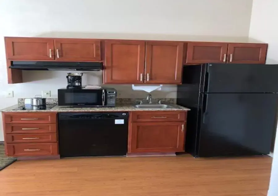 Kitchen/Kitchenette in Candlewood Suites Temple, an IHG Hotel