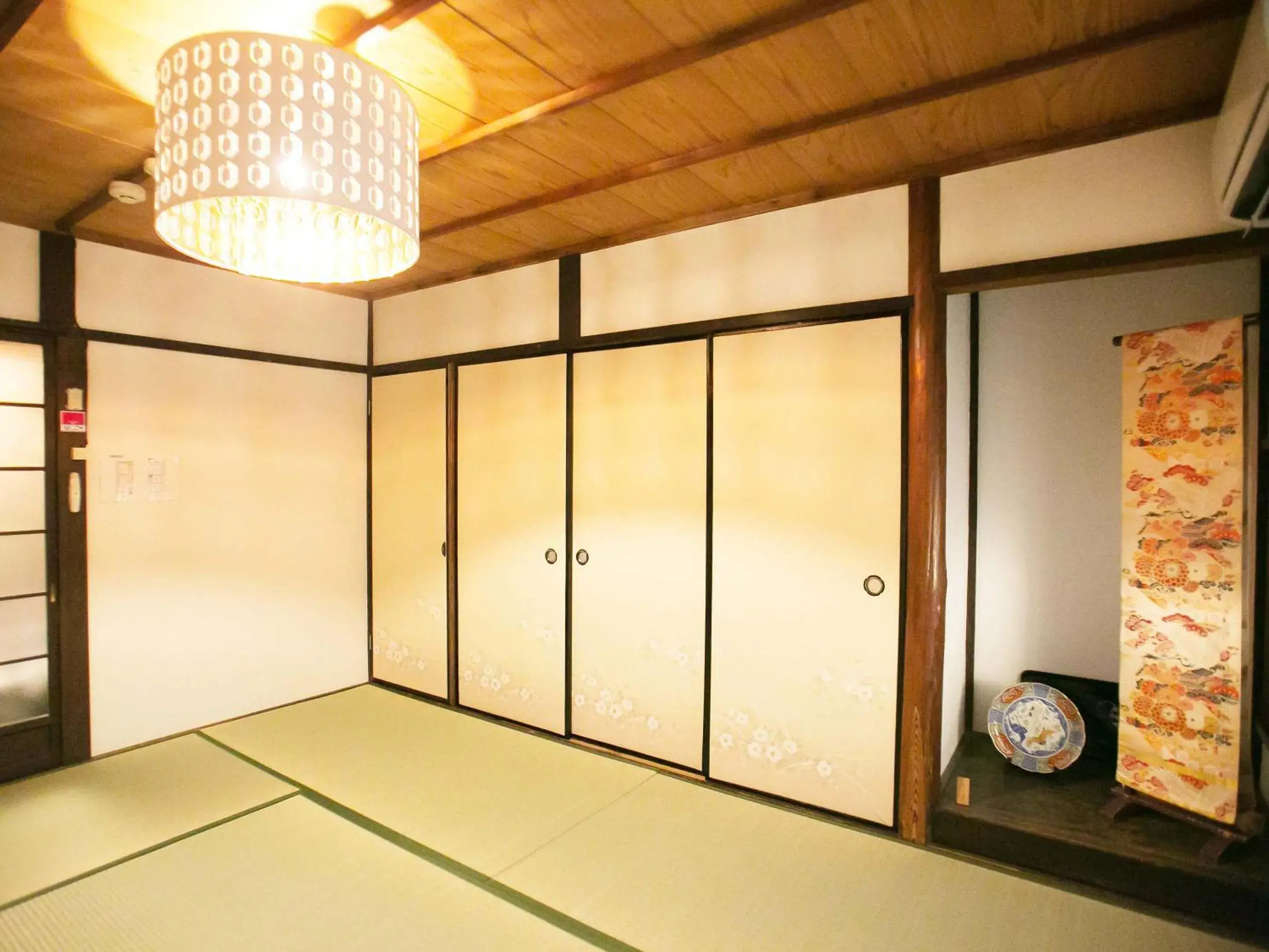 Photo of the whole room in Kyounoyado Hana Nishijin