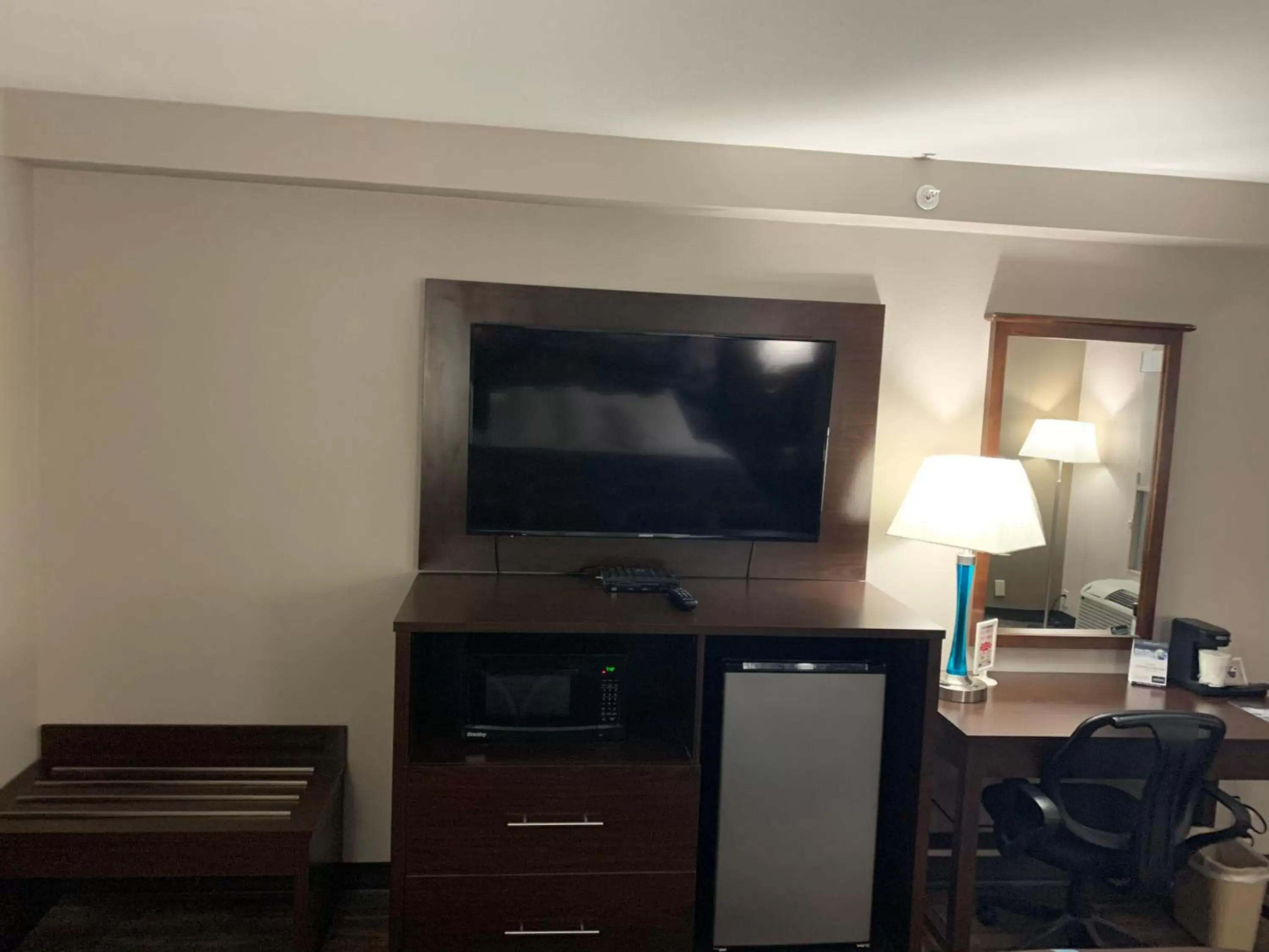 TV/Entertainment Center in Super 8 by Wyndham Cookeville, TN