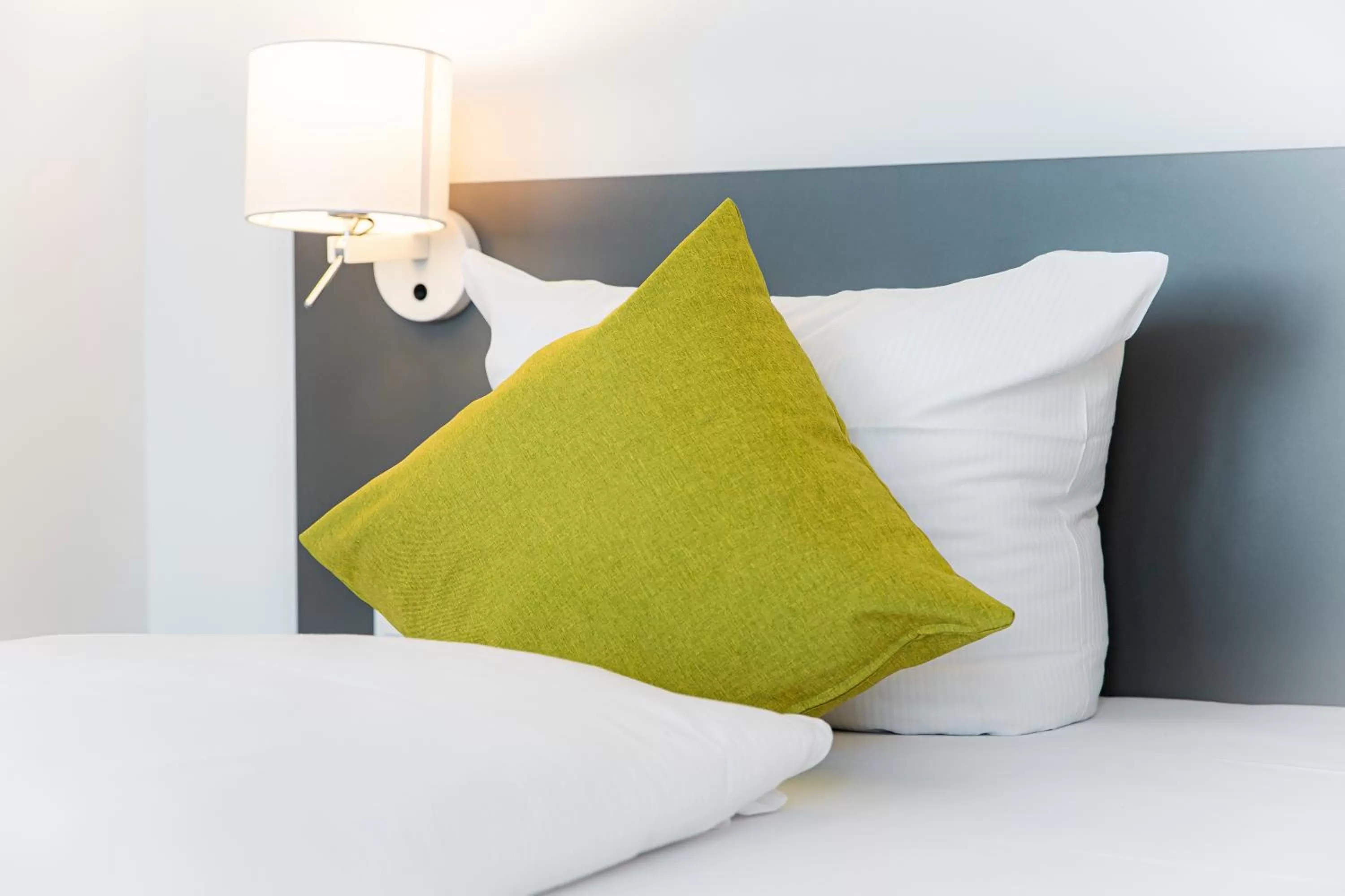 Bed in Das ELB Boardinghouse Hotel Restaurant