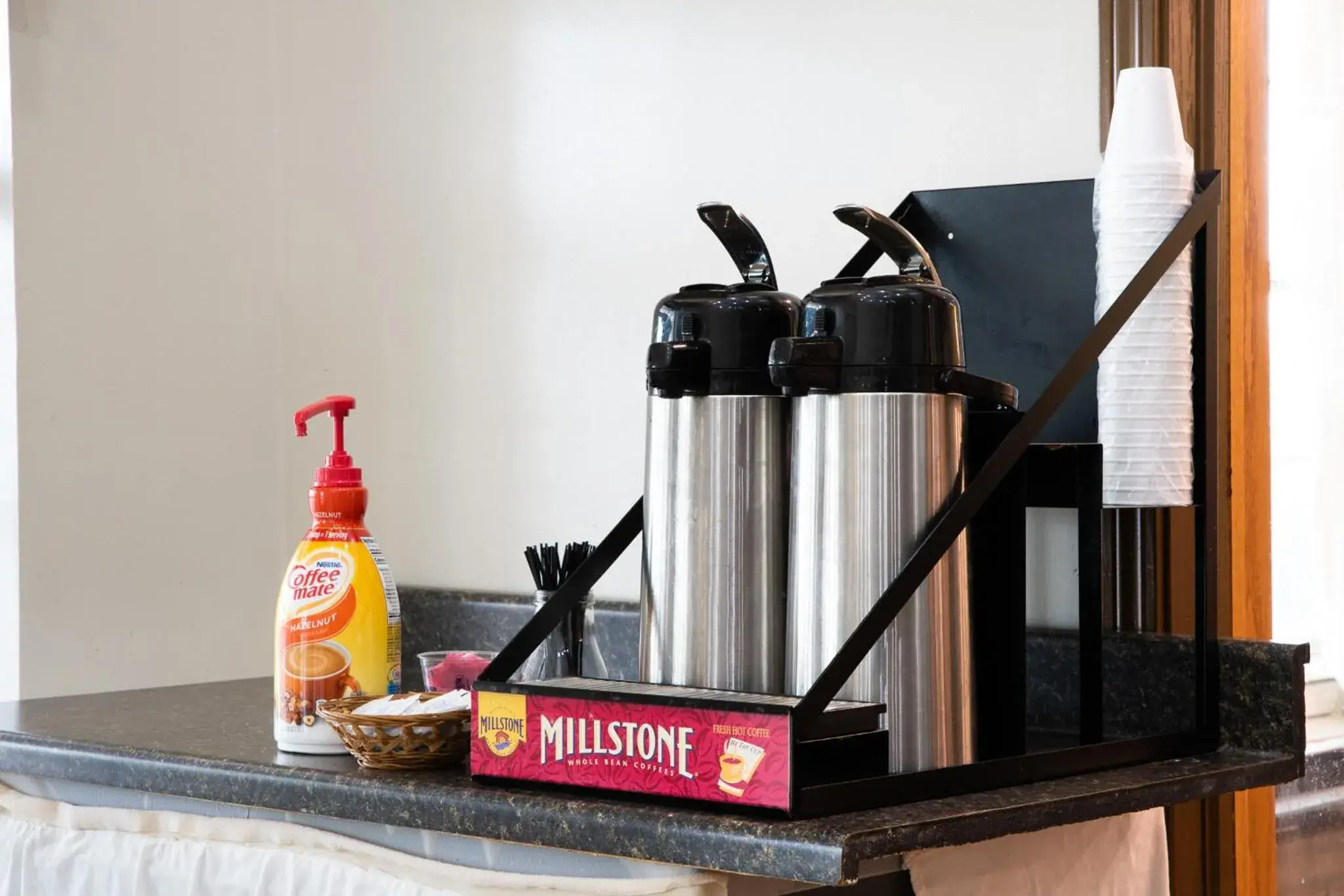 Coffee/tea facilities in BlissPoint Inn & Suites Marion