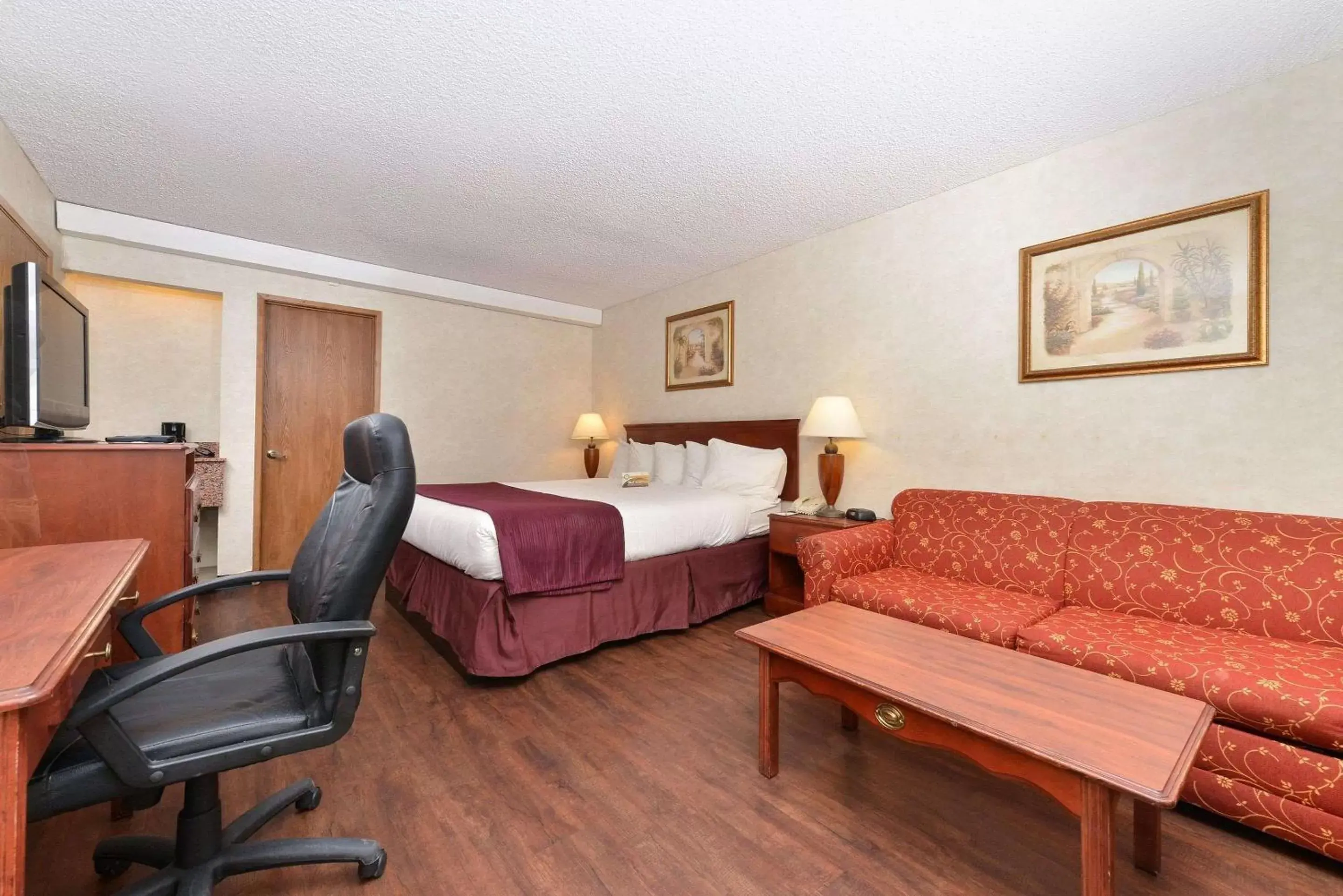 Photo of the whole room in Quality Inn & Suites Indio I-10