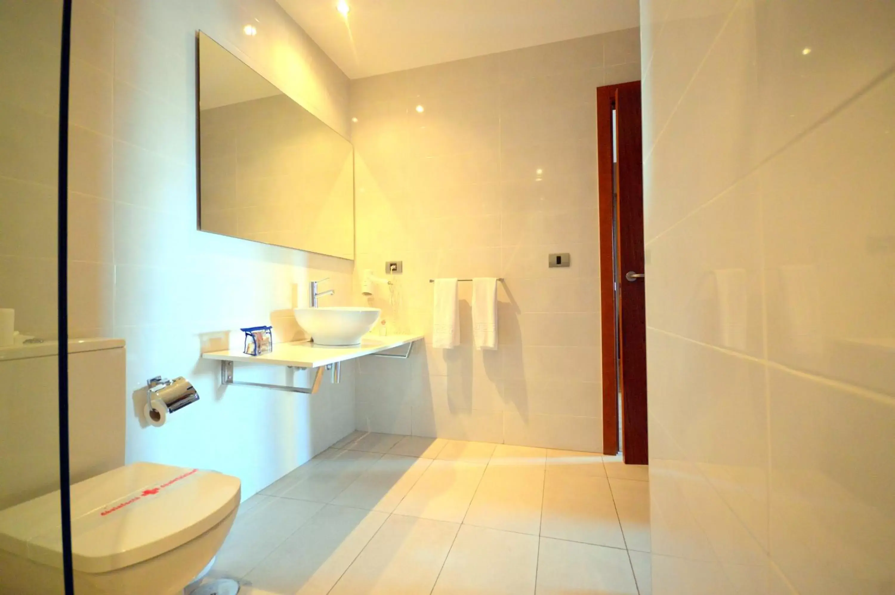 Toilet, Bathroom in Hotel Adonis Plaza