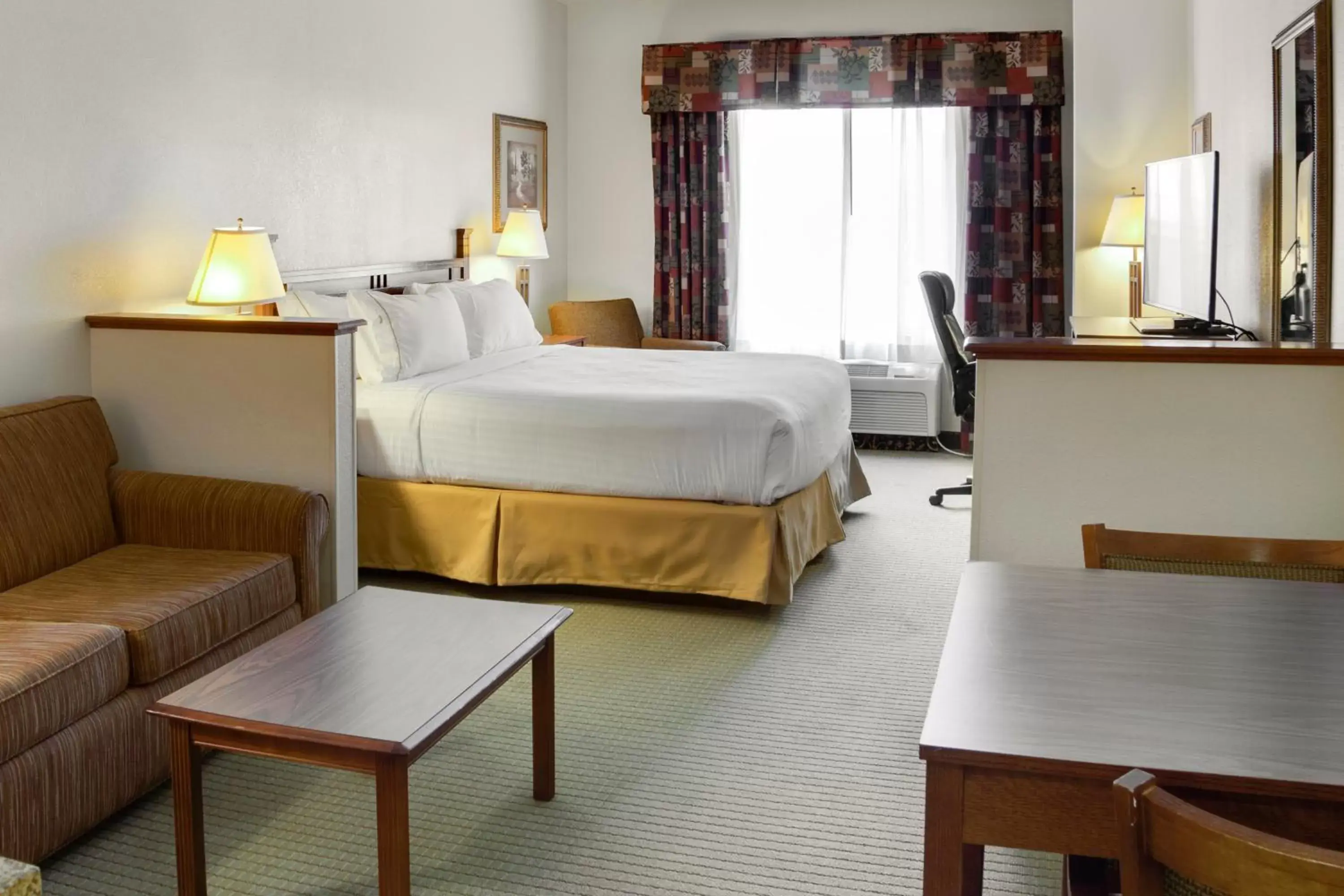 Photo of the whole room in Holiday Inn Express & Suites Jacksonville, an IHG Hotel