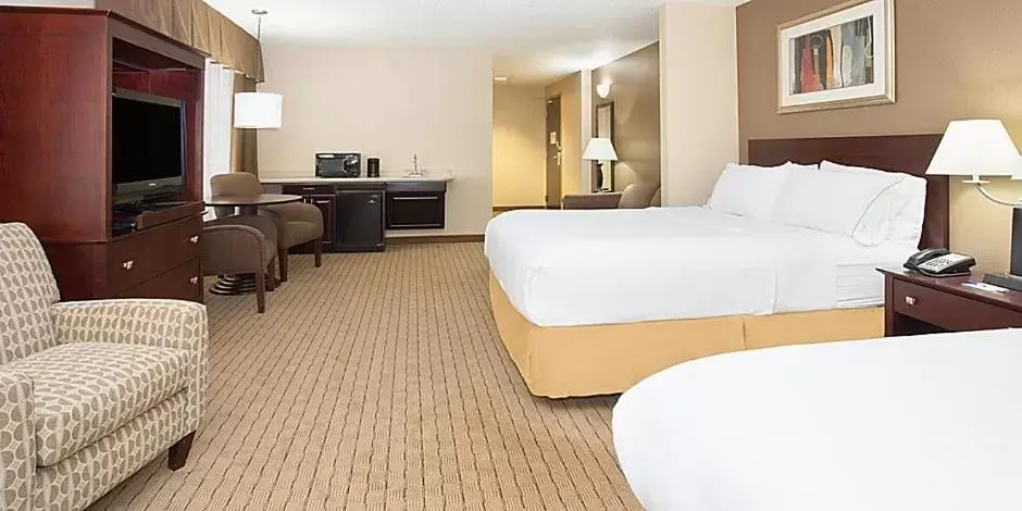 Bed in Holiday Inn Express Hotel & Suites Minot South, an IHG Hotel