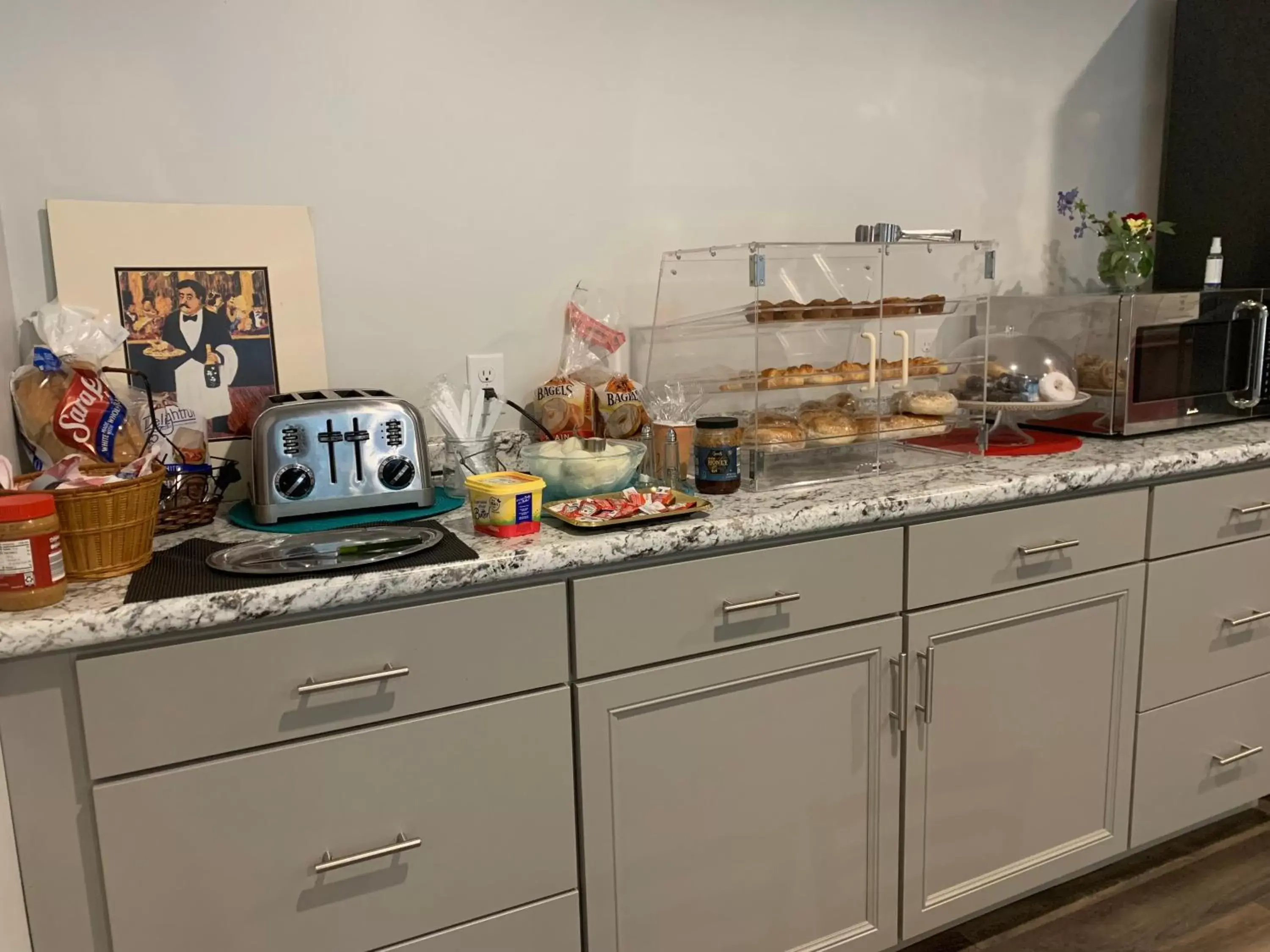 Breakfast in Vinehurst Inn & Suites Breakfast in Vinehurst Inn & Suites