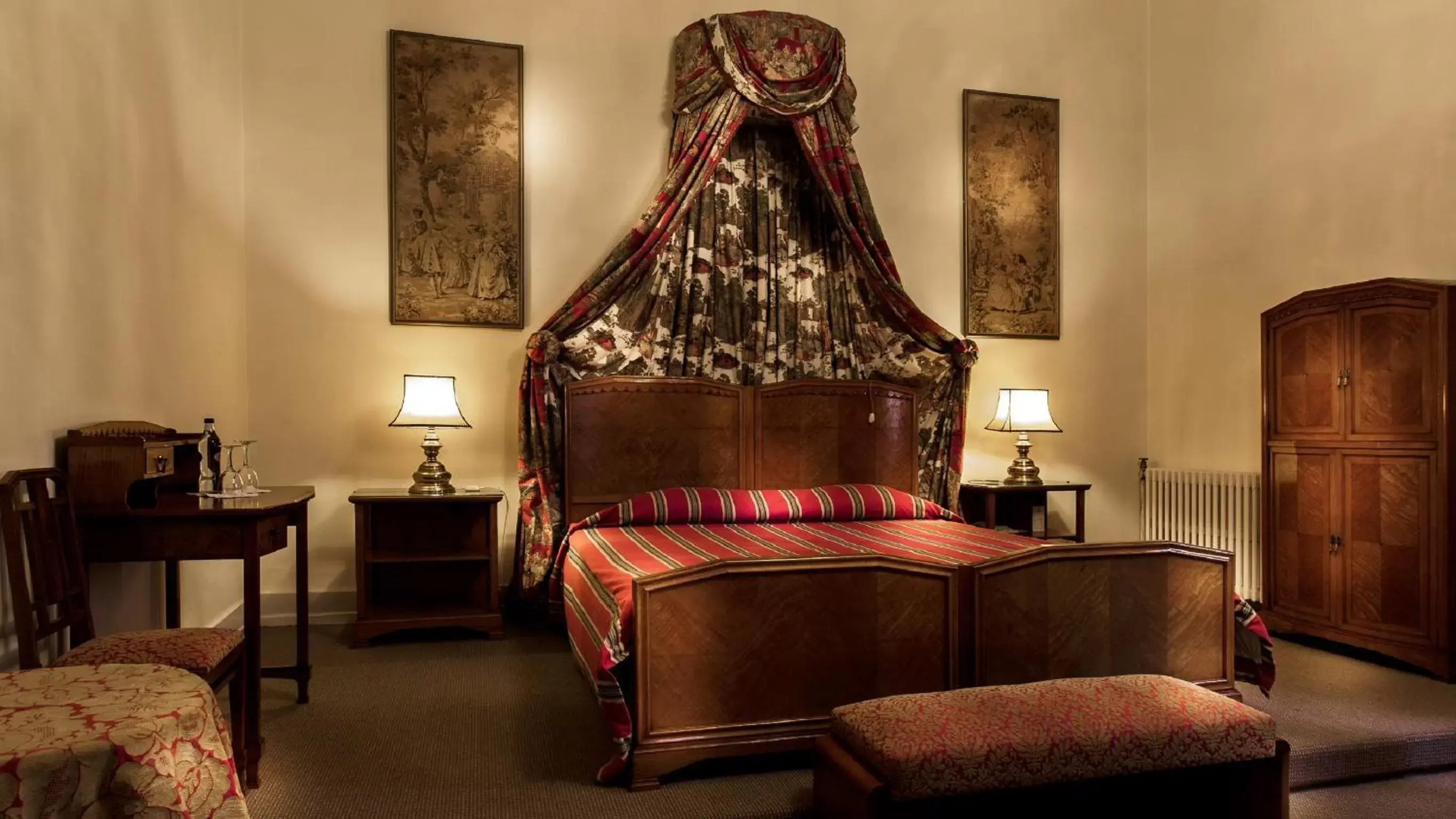 Bedroom, Bed in Palace Hotel do Bussaco