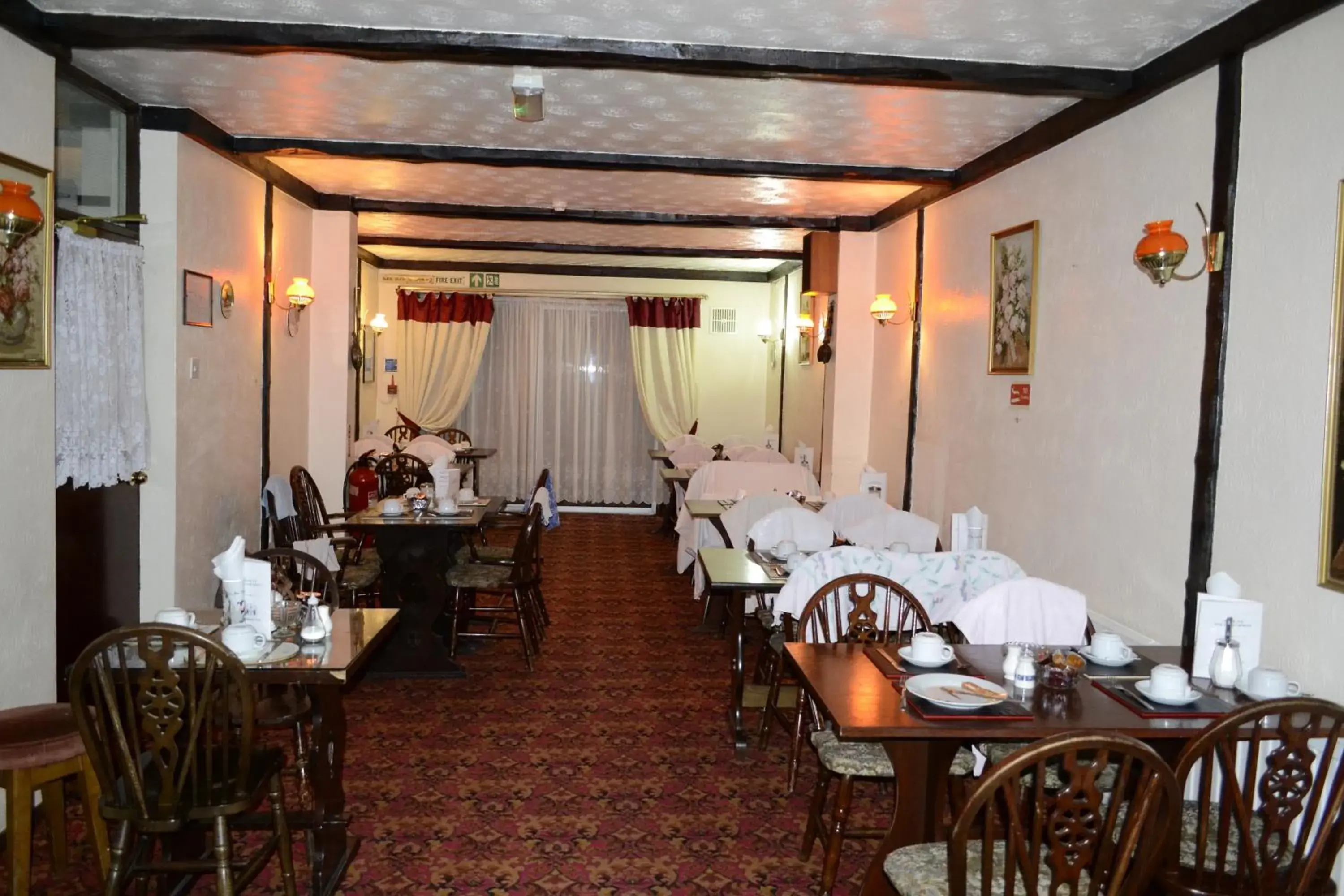 Restaurant/Places to Eat in Cranbrook Hotel