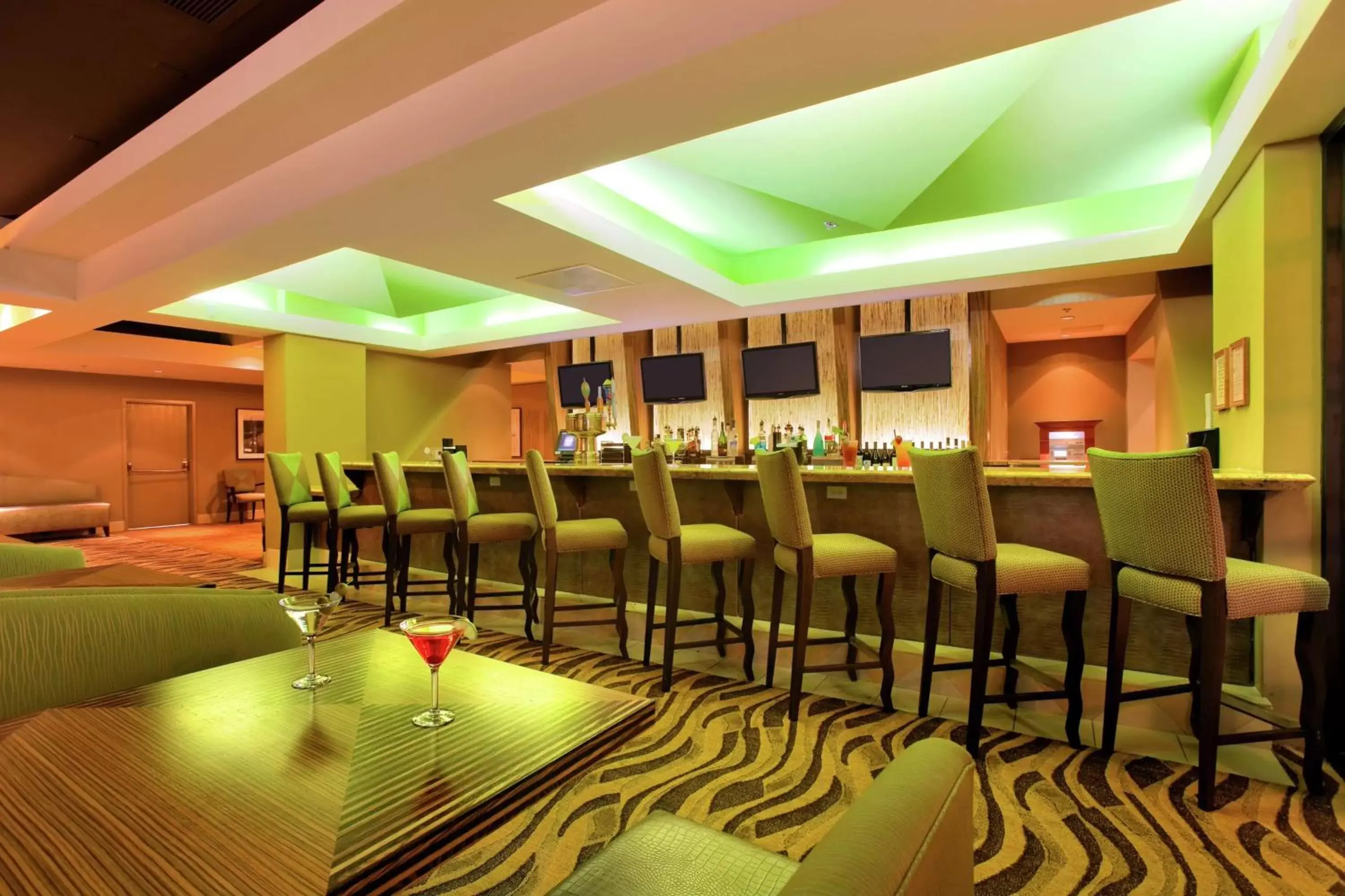 Lounge or bar in Hilton Stockton