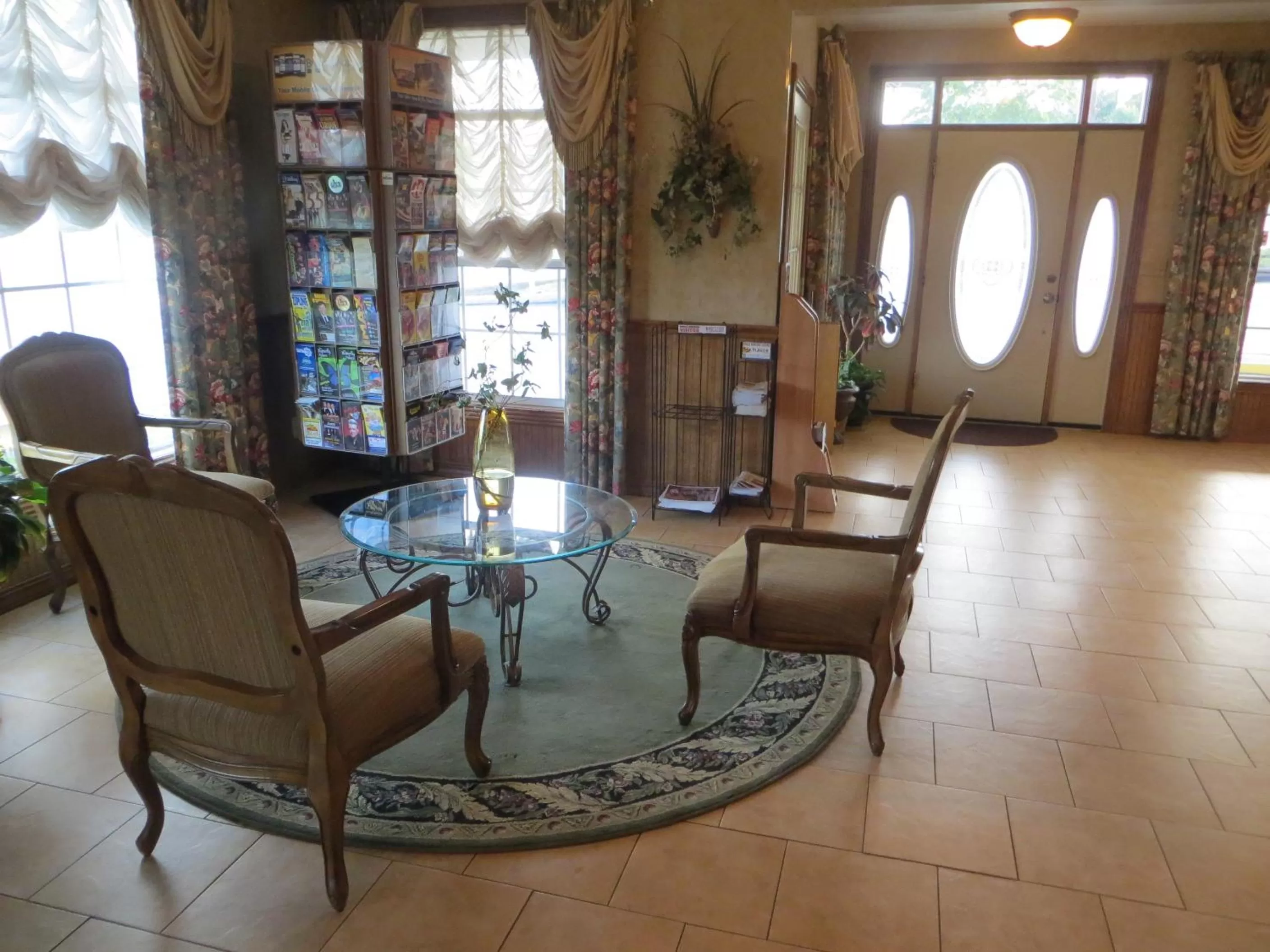 Lobby or reception, Seating Area in Honeysuckle Inn & Conference Center