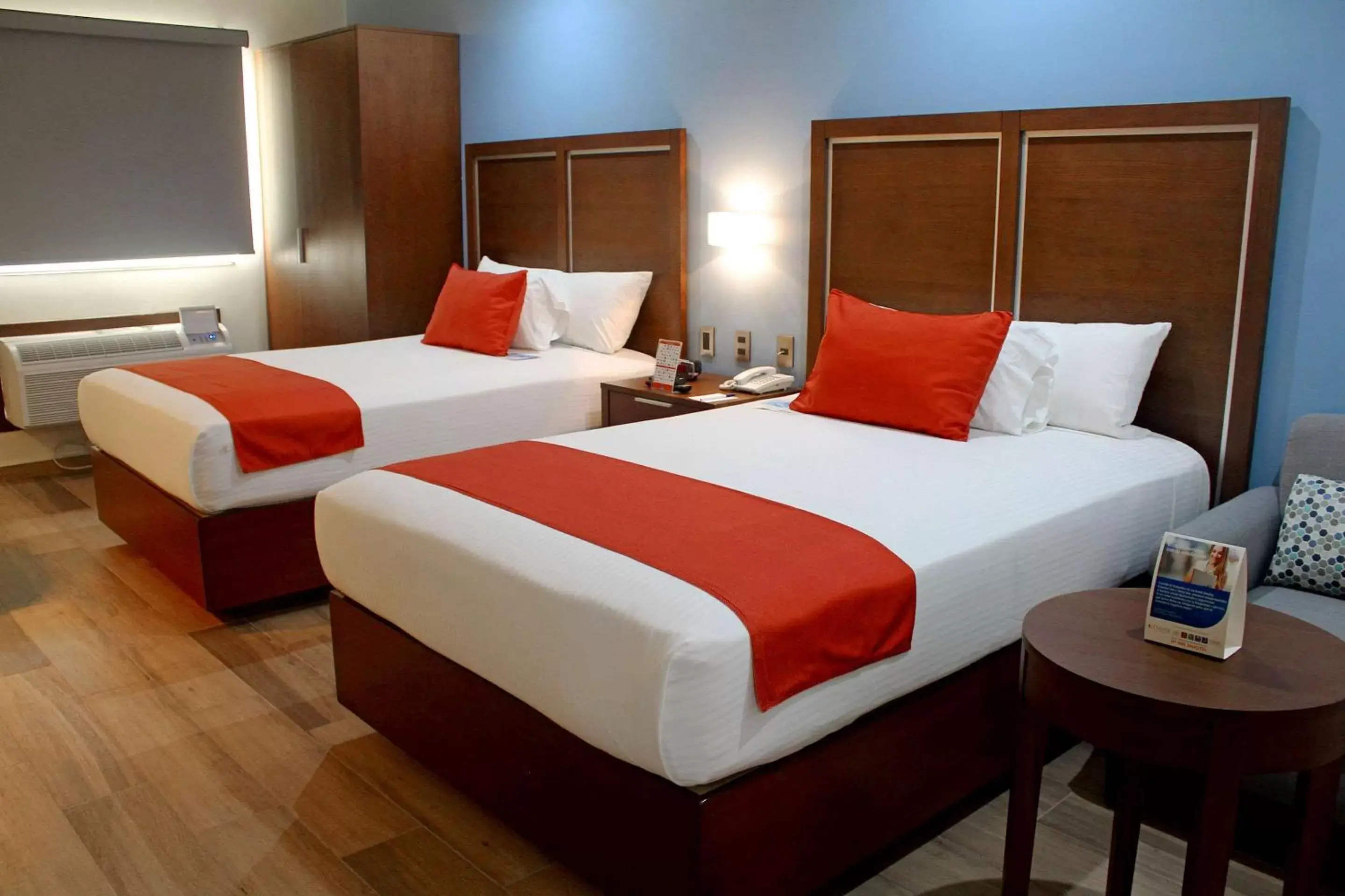 Photo of the whole room, Bed in Hotel Comfort Inn Monterrey Norte