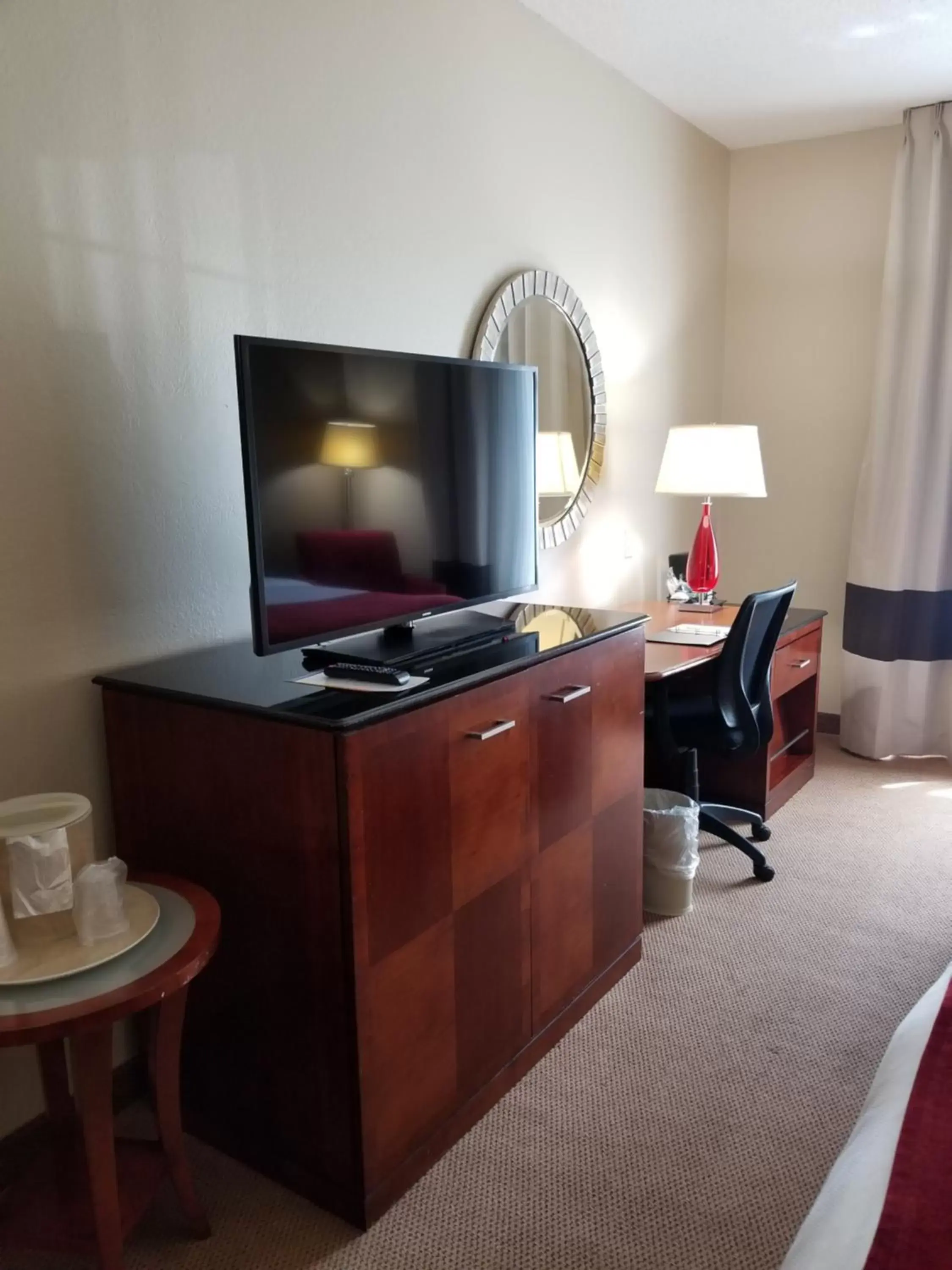 TV and multimedia, TV/Entertainment Center in Comfort Inn & Suites Geneva- West Chicago