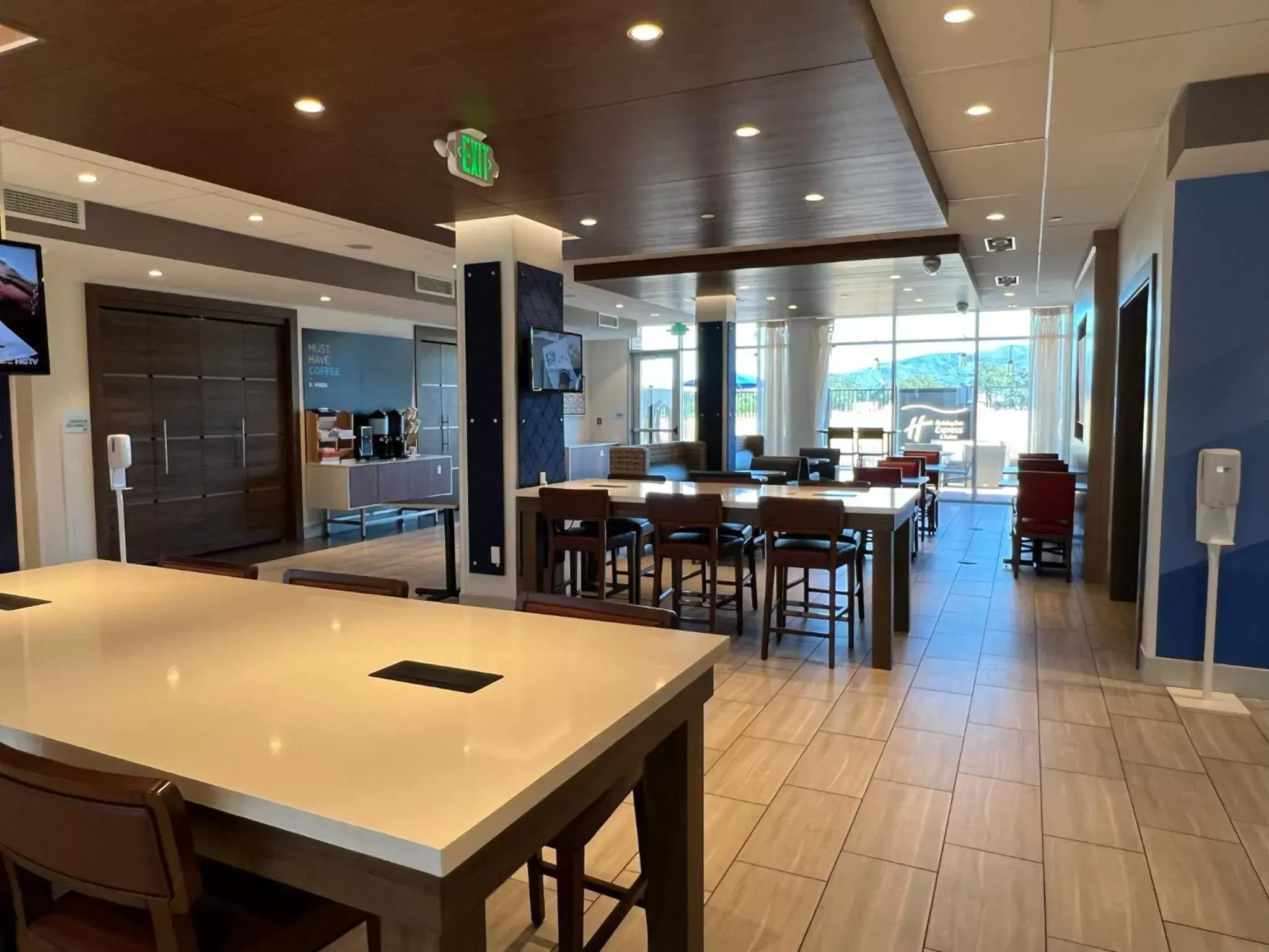 Lobby or reception, Restaurant/Places to Eat in Holiday Inn Express & Suites - Ukiah, an IHG Hotel
