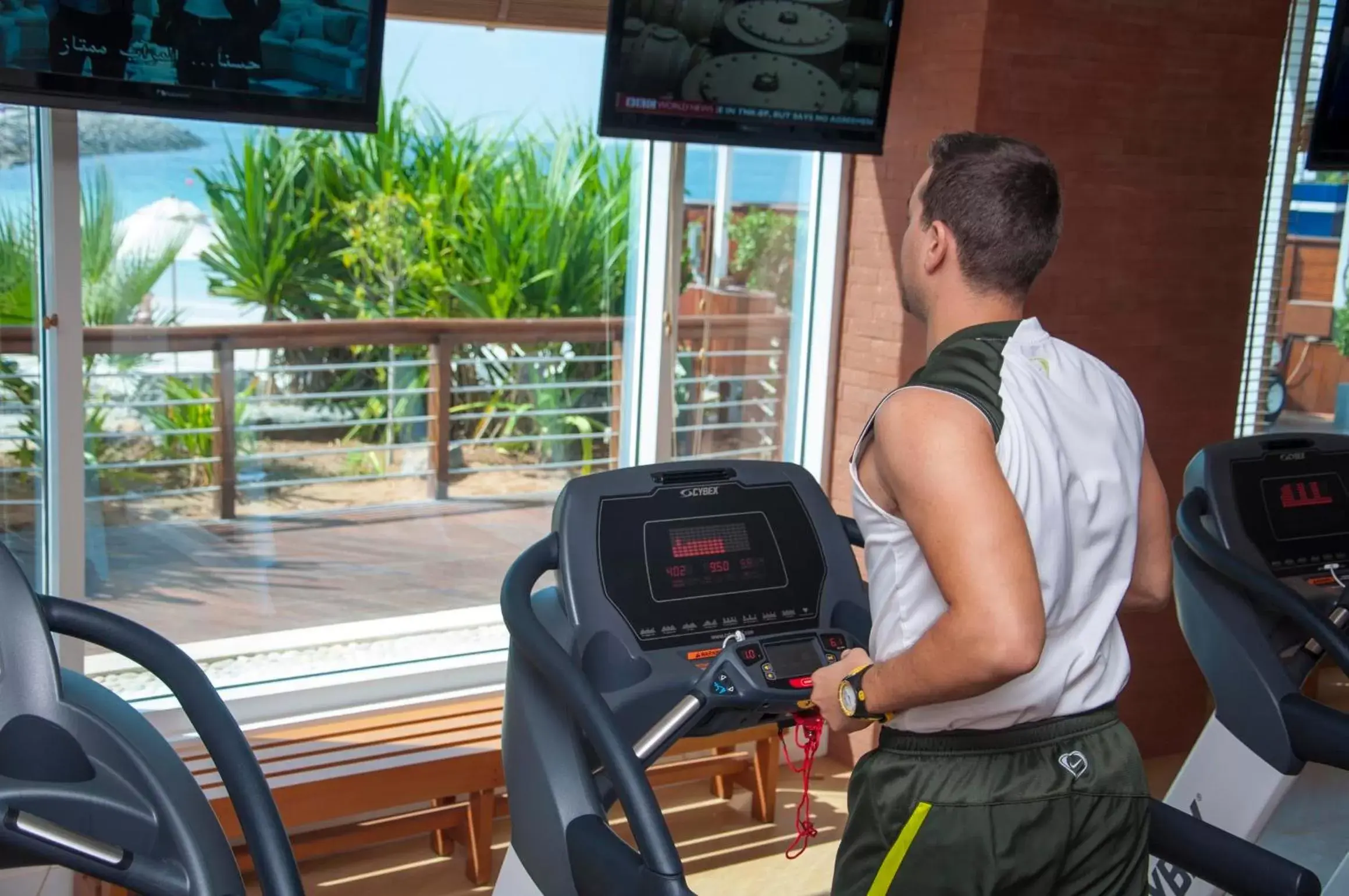 Fitness centre/facilities in Dubai Marine Beach Resort & Spa