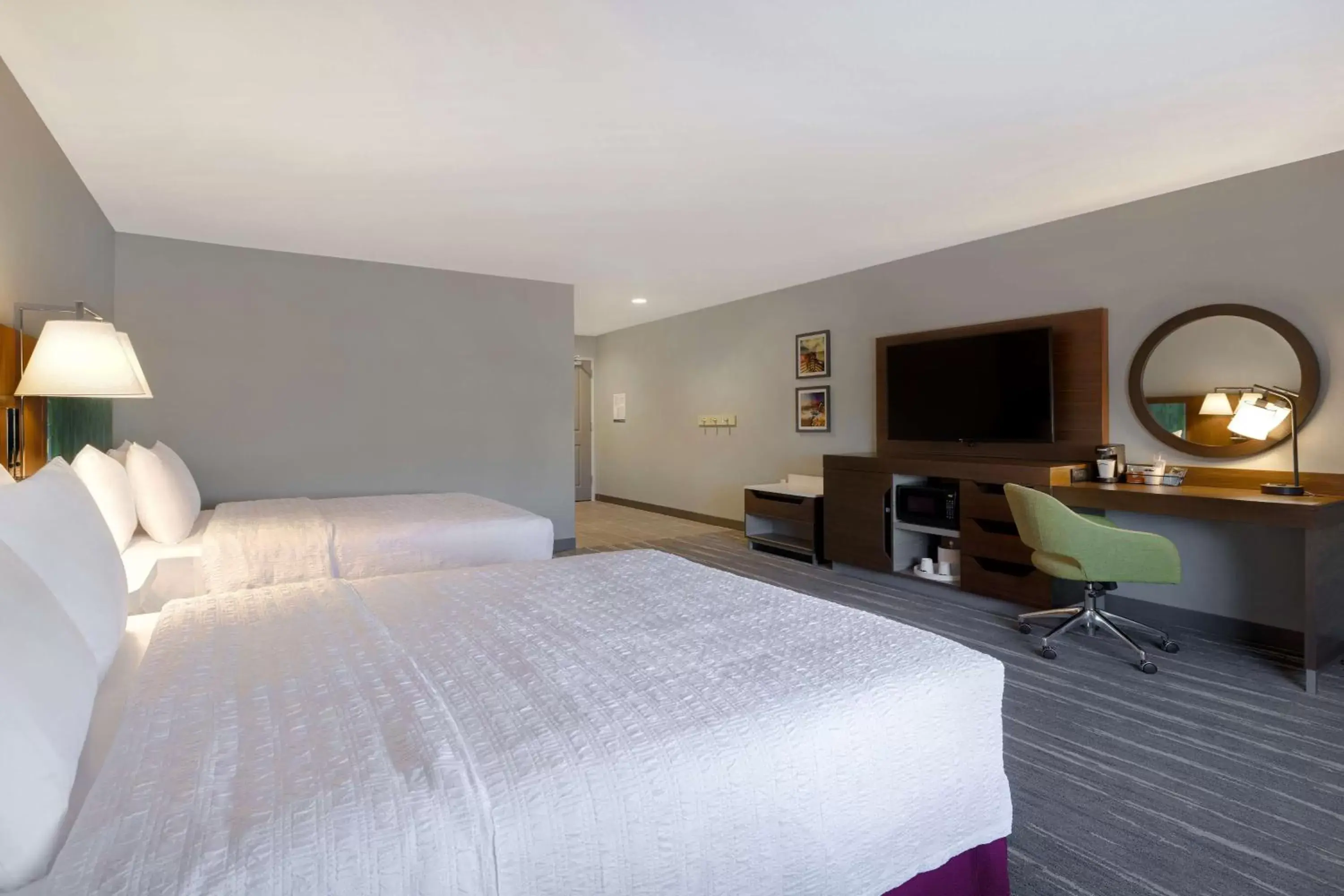 Bedroom, Bed in Hampton Inn & Suites Marina