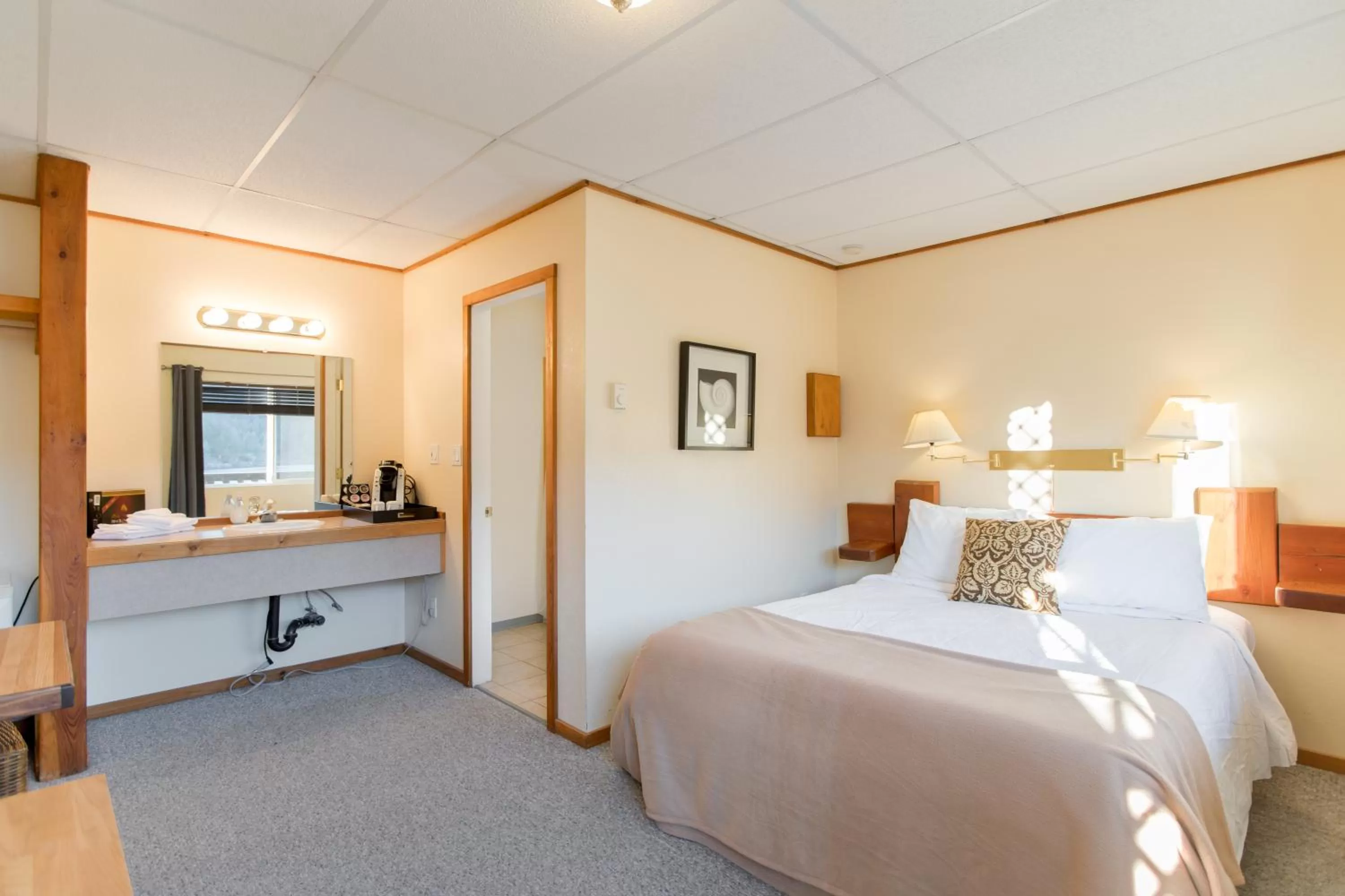 Photo of the whole room, Bed in Backeddy Resort and Marina