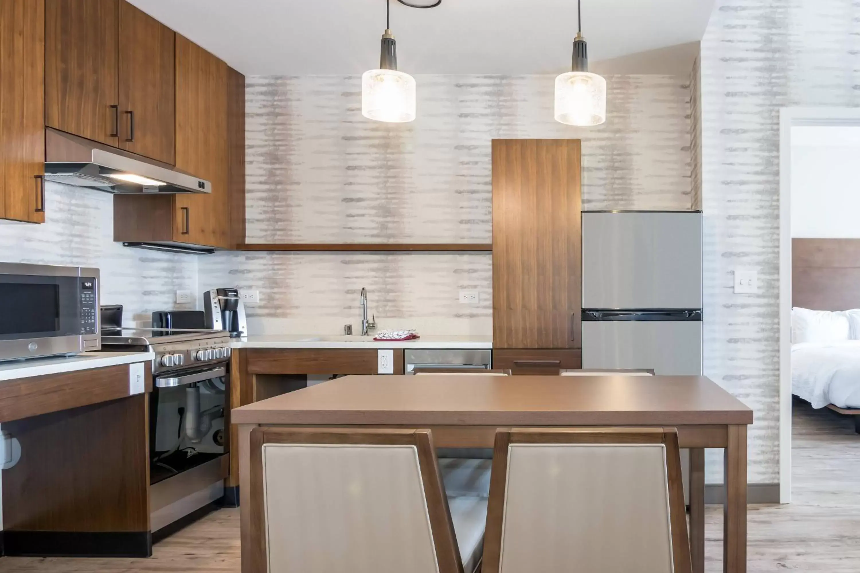 Bedroom, Kitchen/Kitchenette in Residence Inn by Marriott San Jose North/Silicon Valley