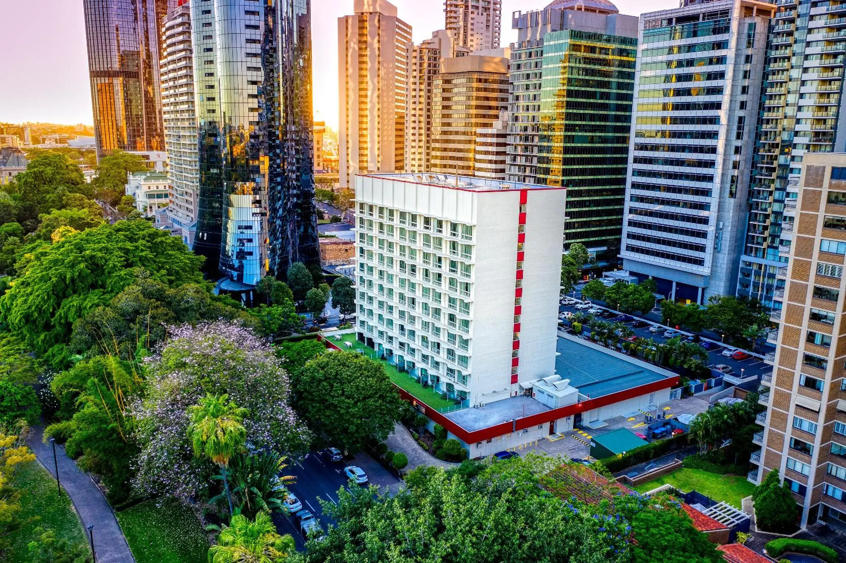 Property building, Bird's-eye View in Royal On The Park