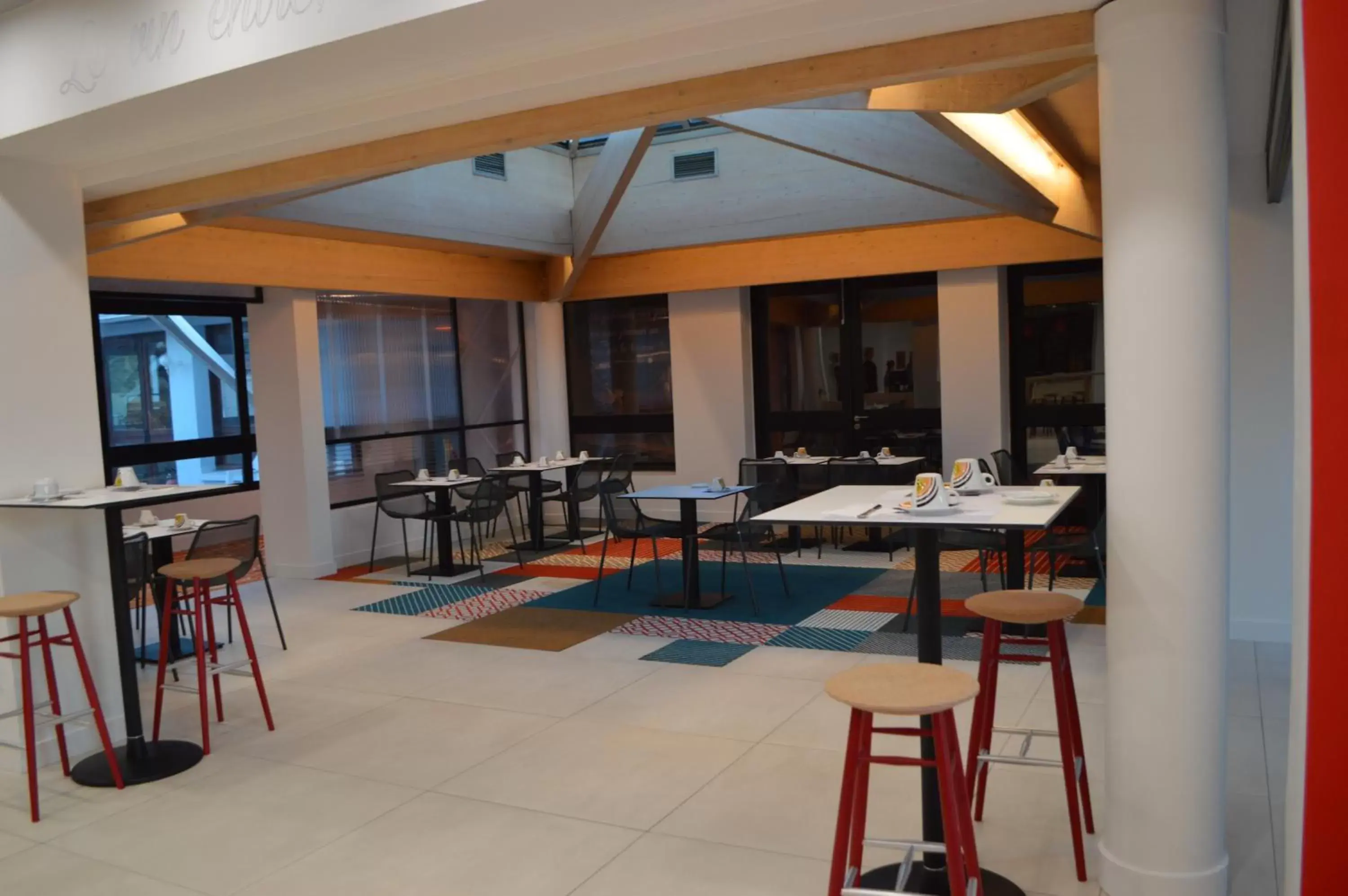Restaurant/Places to Eat in Hôtel ibis Styles Auxerre Nord