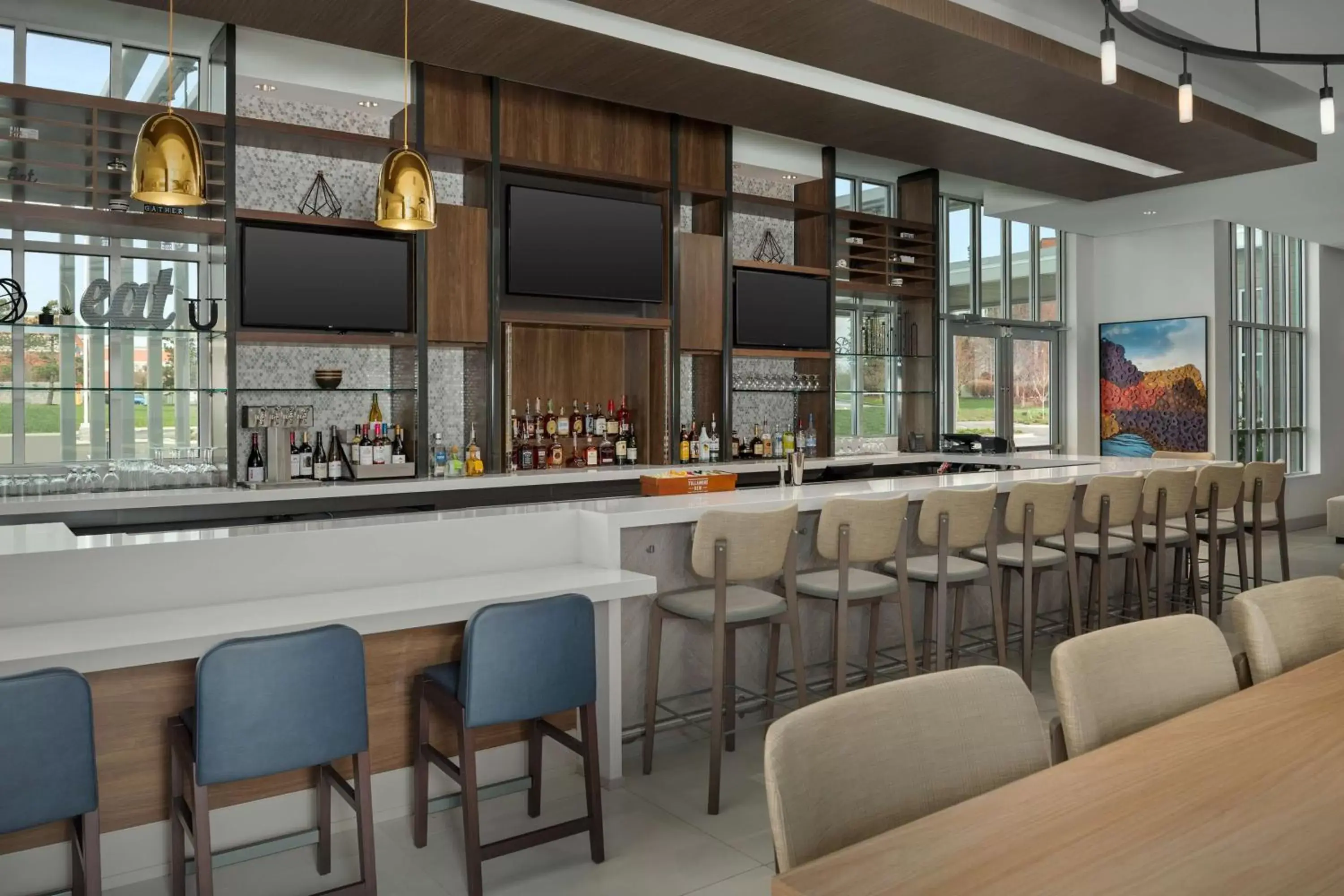 Lounge or bar, Lounge/Bar in Hilton Garden Inn Florence Cincinnati Airport South