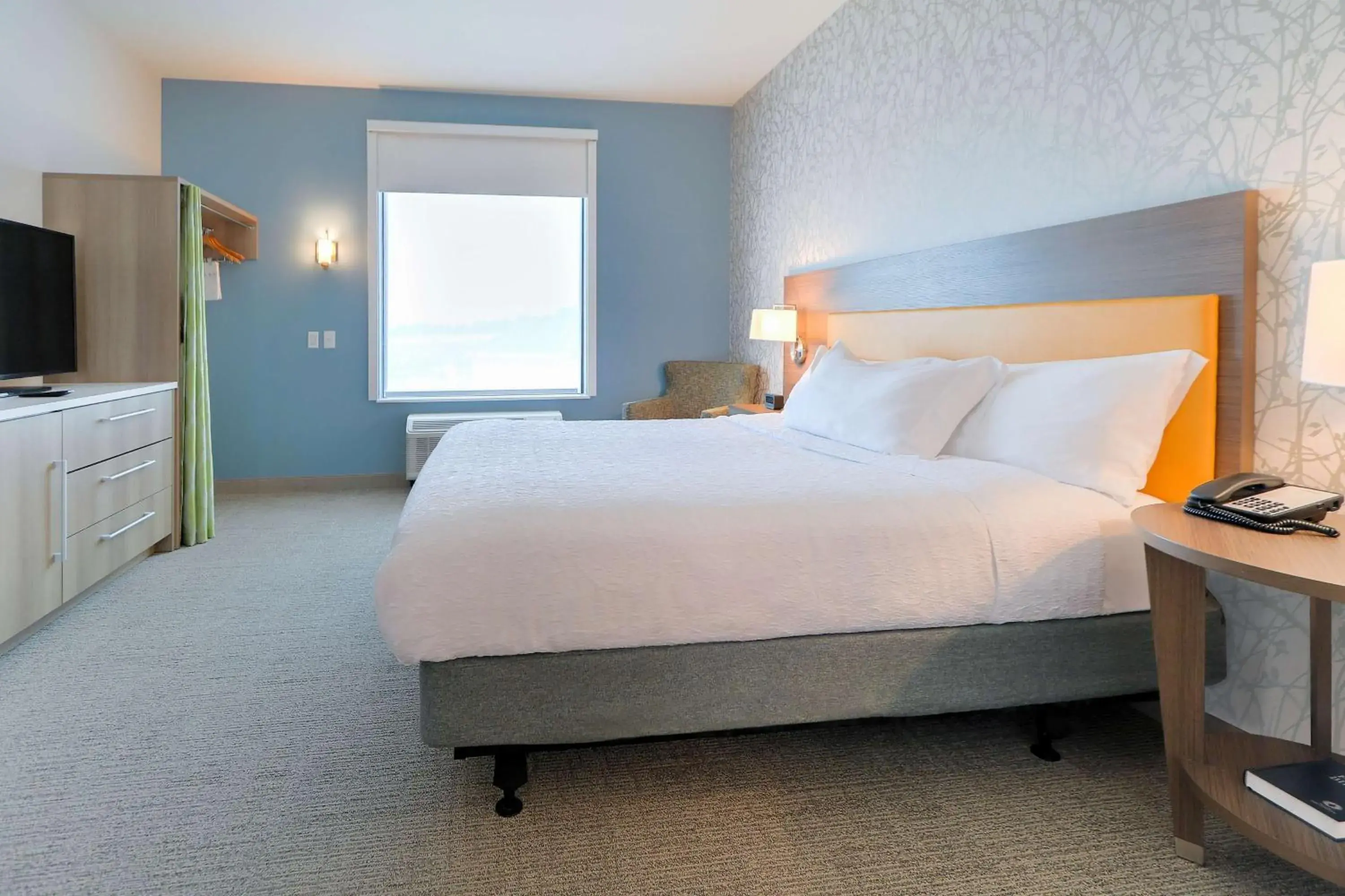 Bed in Home2 Suites By Hilton Alcoa Knoxville Airport