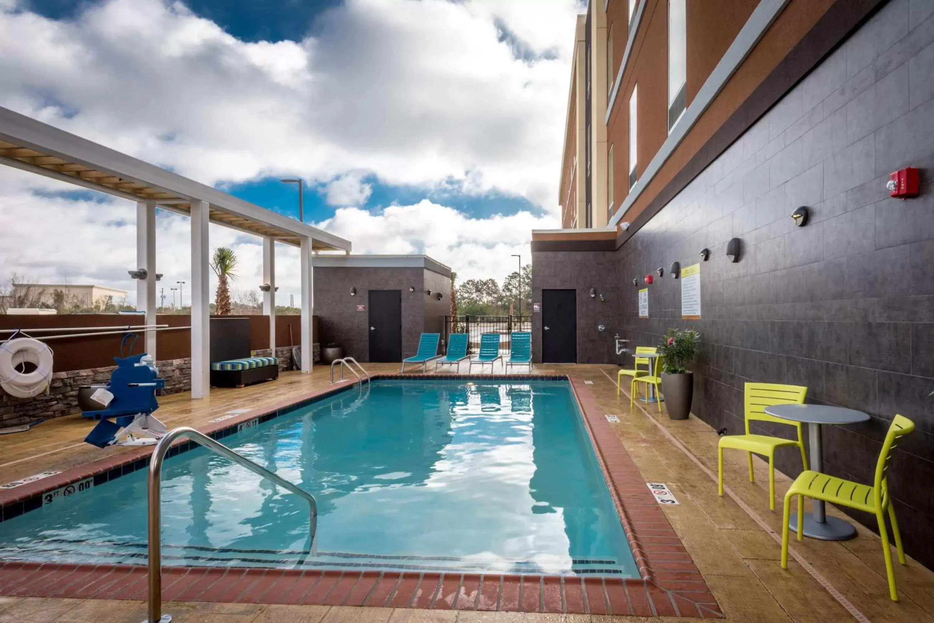 Pool view, Swimming Pool in Home2 Suites by Hilton Gulfport I-10