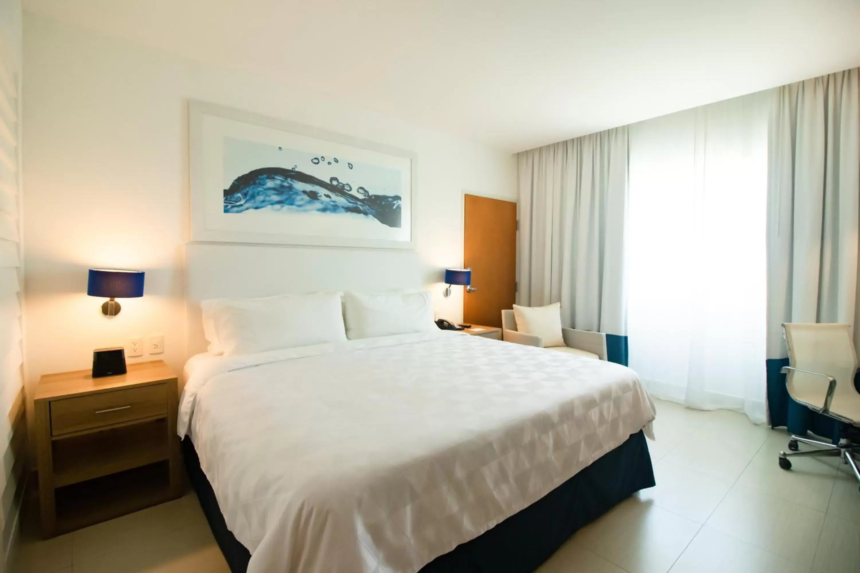 Bedroom, Bed in Holiday Inn Acapulco La Isla, an IHG Hotel