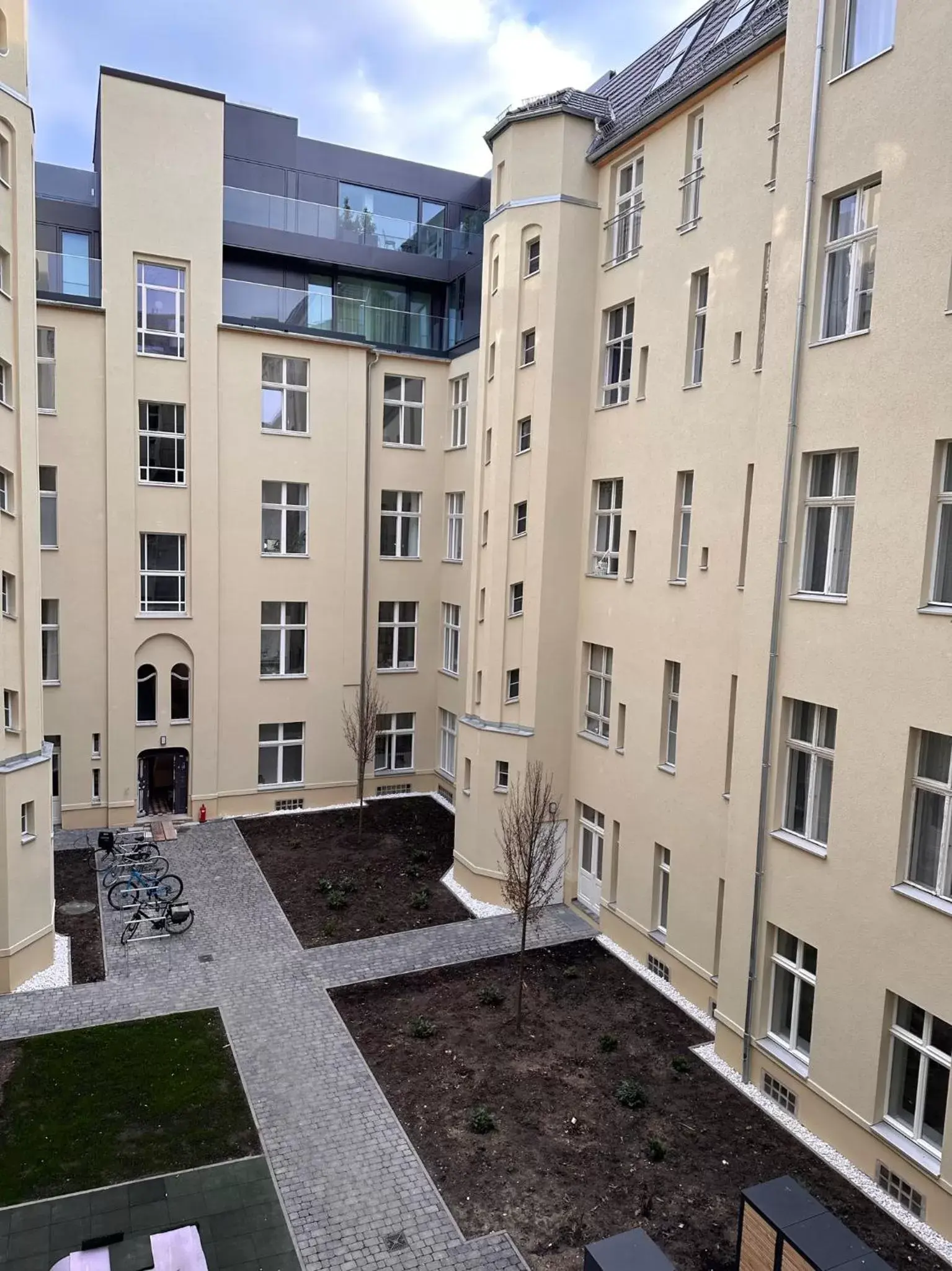 Inner courtyard view in Hotel Seifert Berlin am Kurfürstendamm Inner courtyard view in Hotel Seifert Berlin am Kurfürstendamm