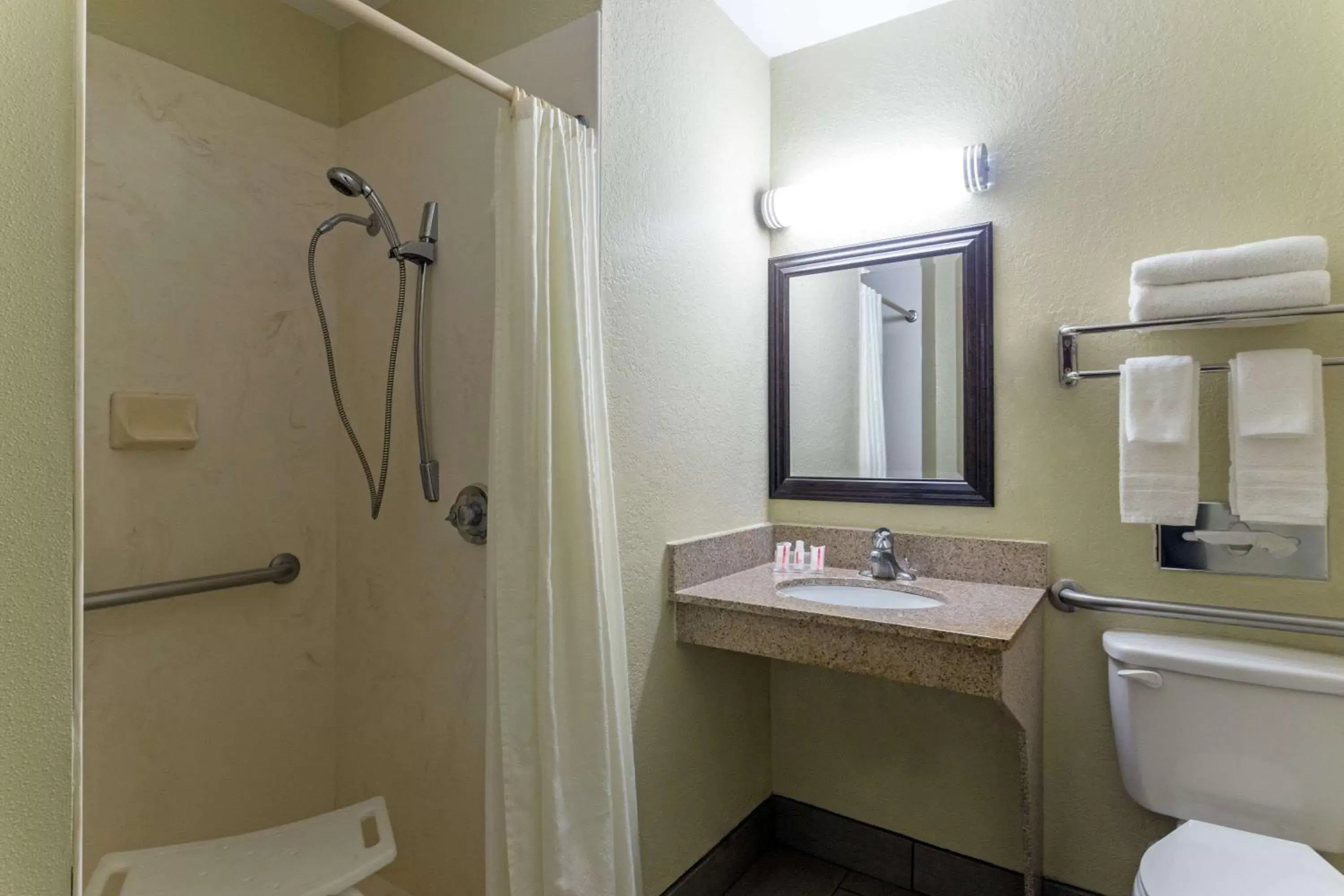 Shower, Bathroom in Super 8 by Wyndham Brunswick/St Simons Island Area