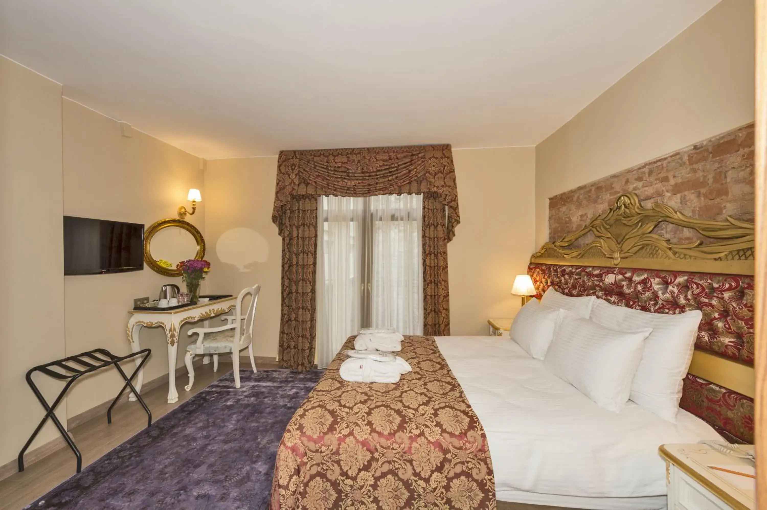 Bed in By Murat Royal Hotel Galata
