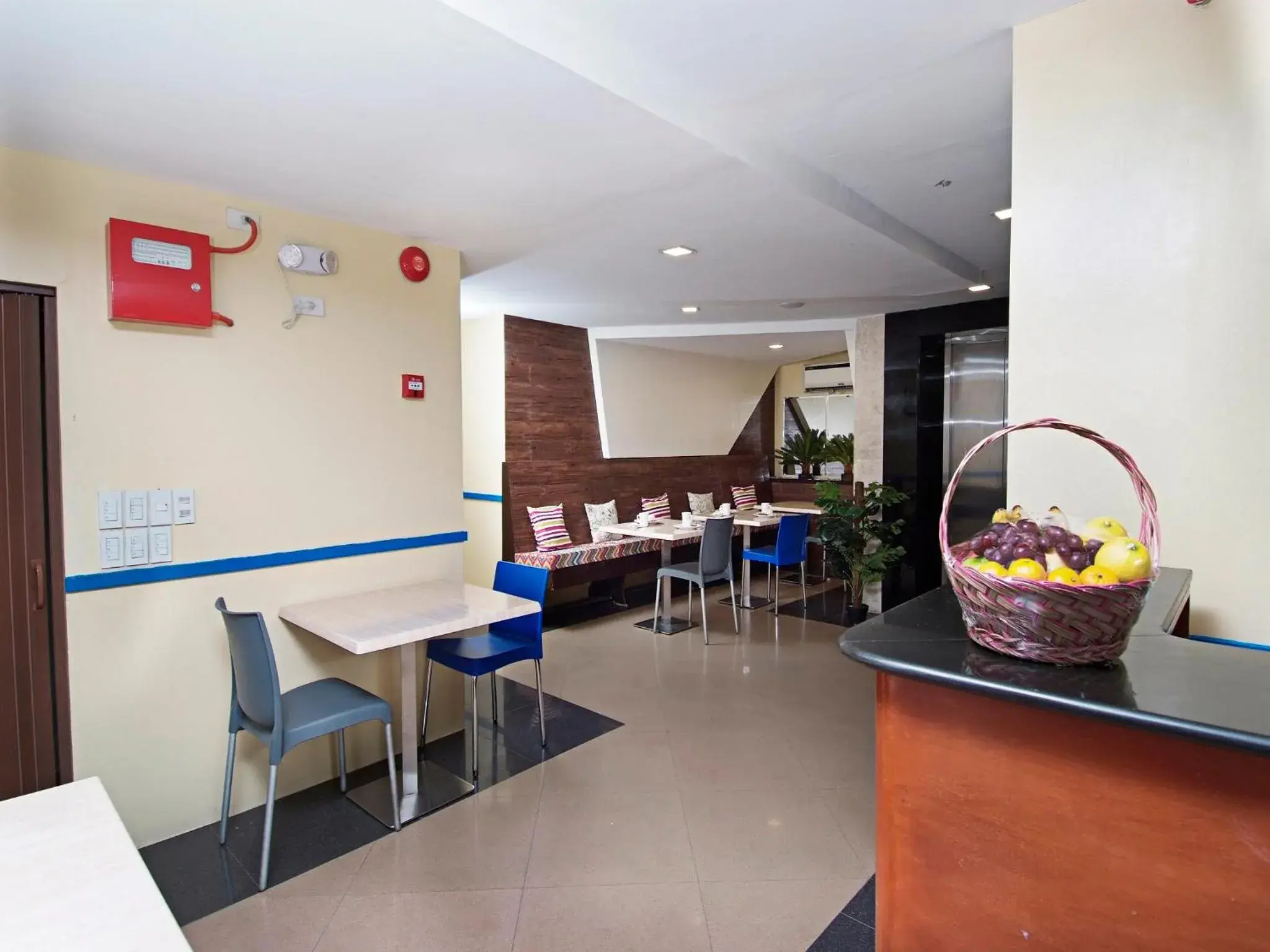 Restaurant/places to eat in Skyblue Hotel