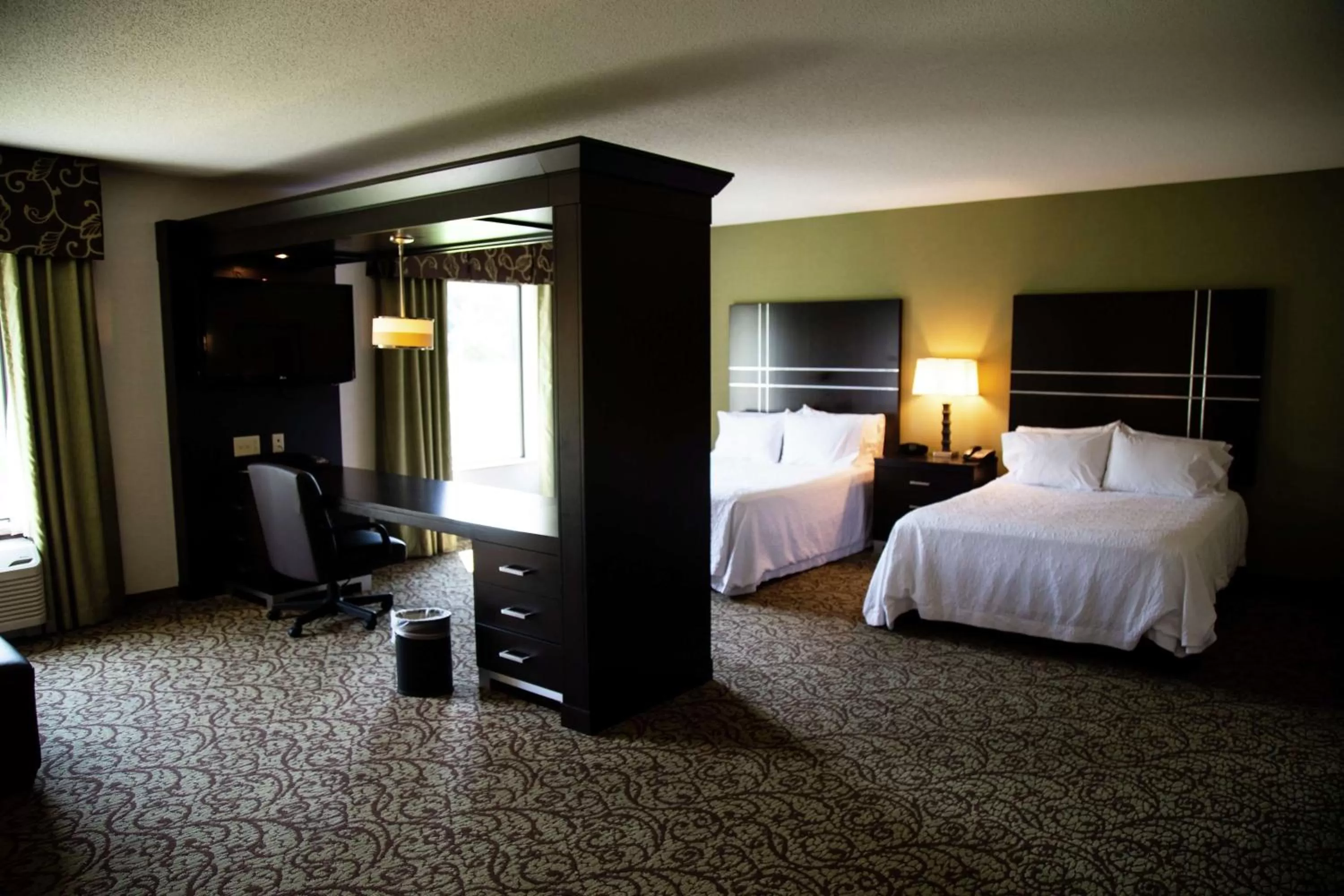 Bedroom, Bed in Hampton Inn & Suites Sharon