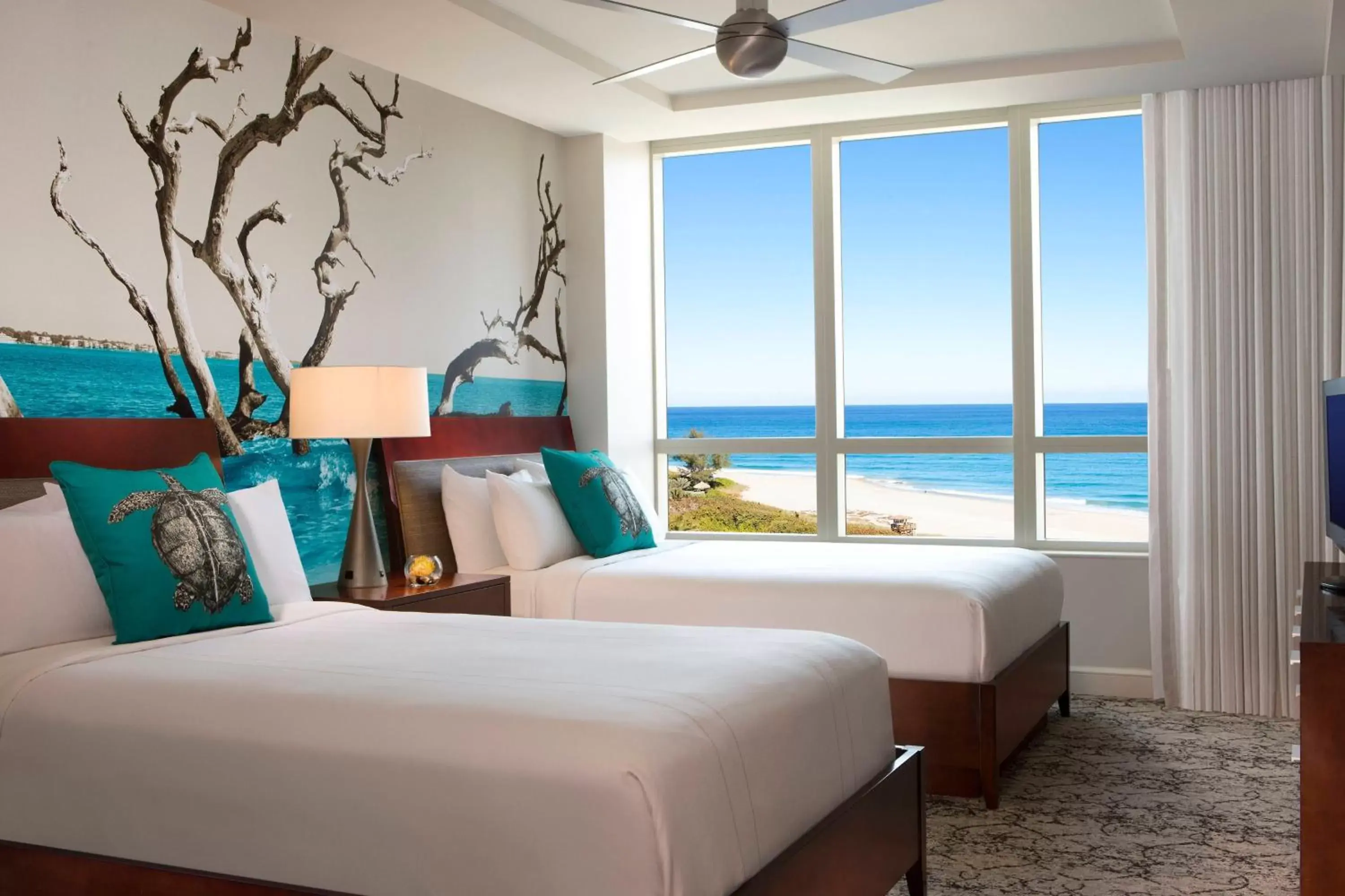 Bedroom, Bed in Palm Beach Marriott Singer Island Beach Resort & Spa