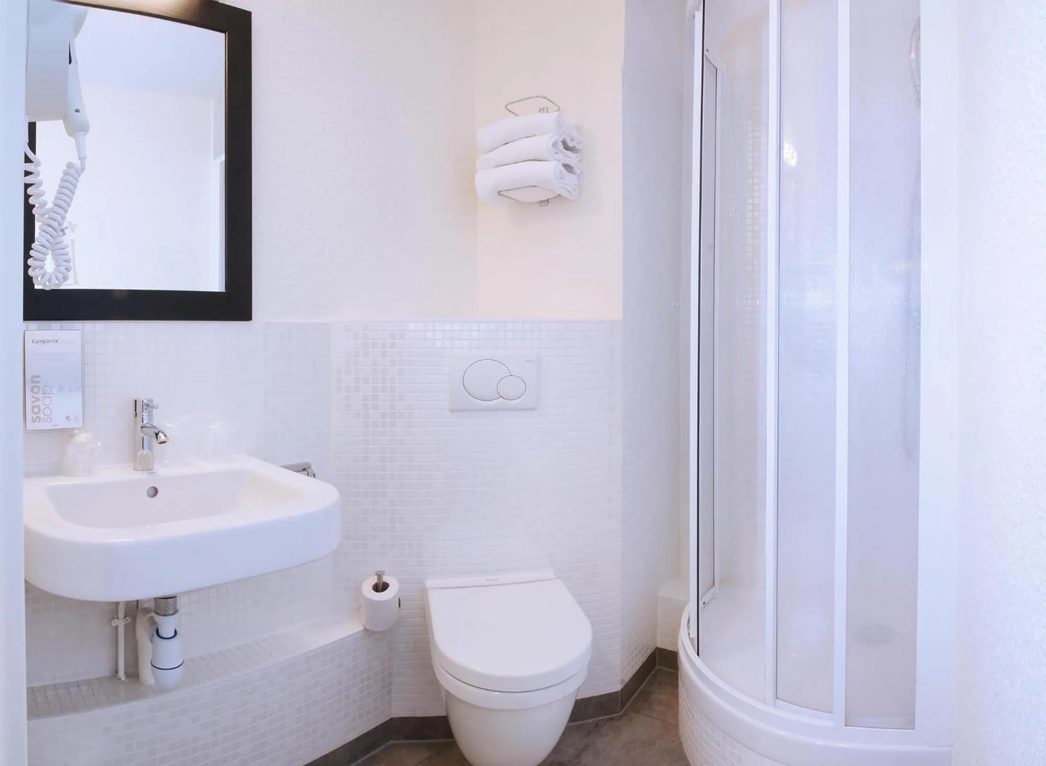 Shower in Campanile Créteil Centre