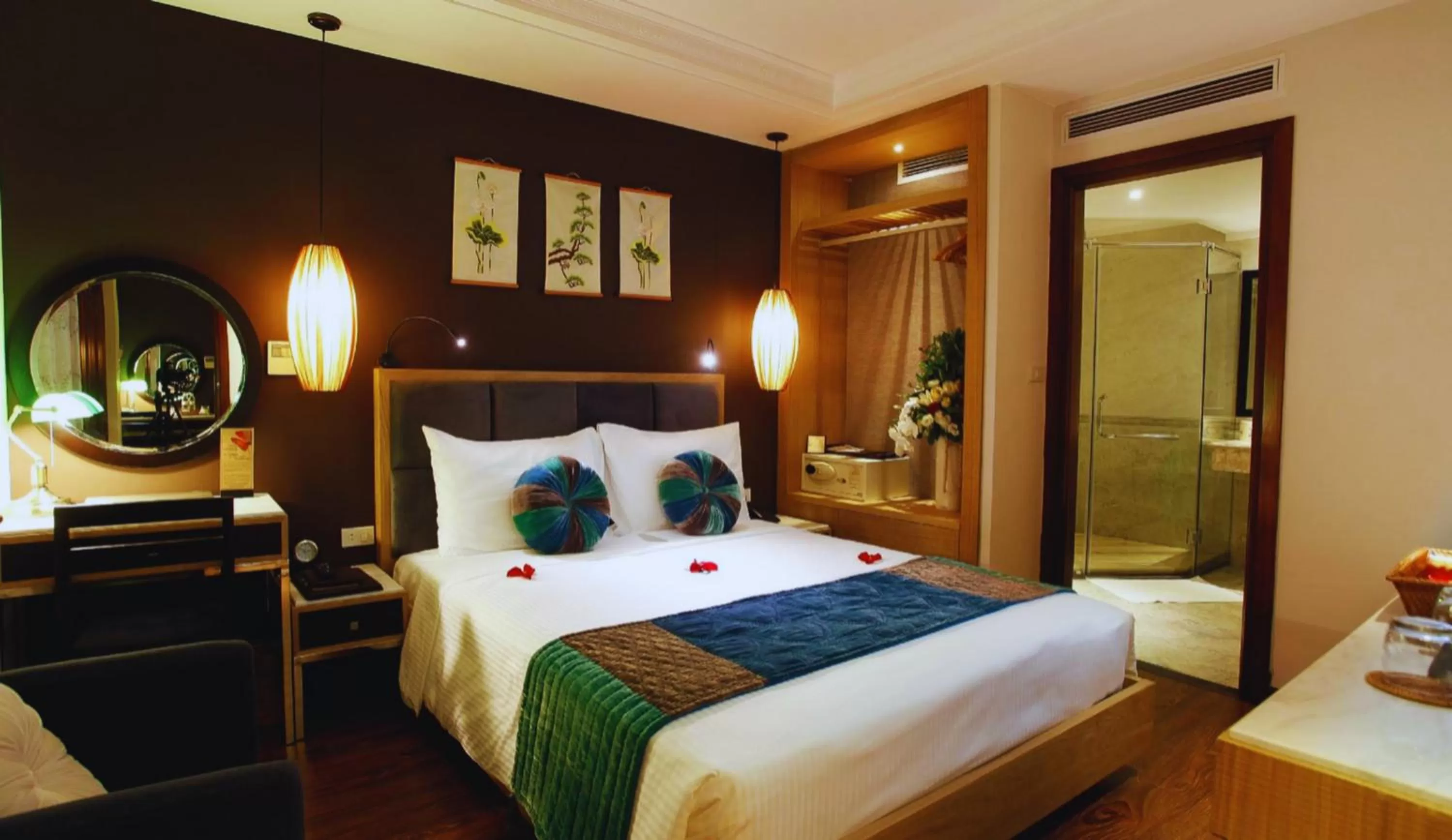 Bed in Hotel Emerald Waters Classy