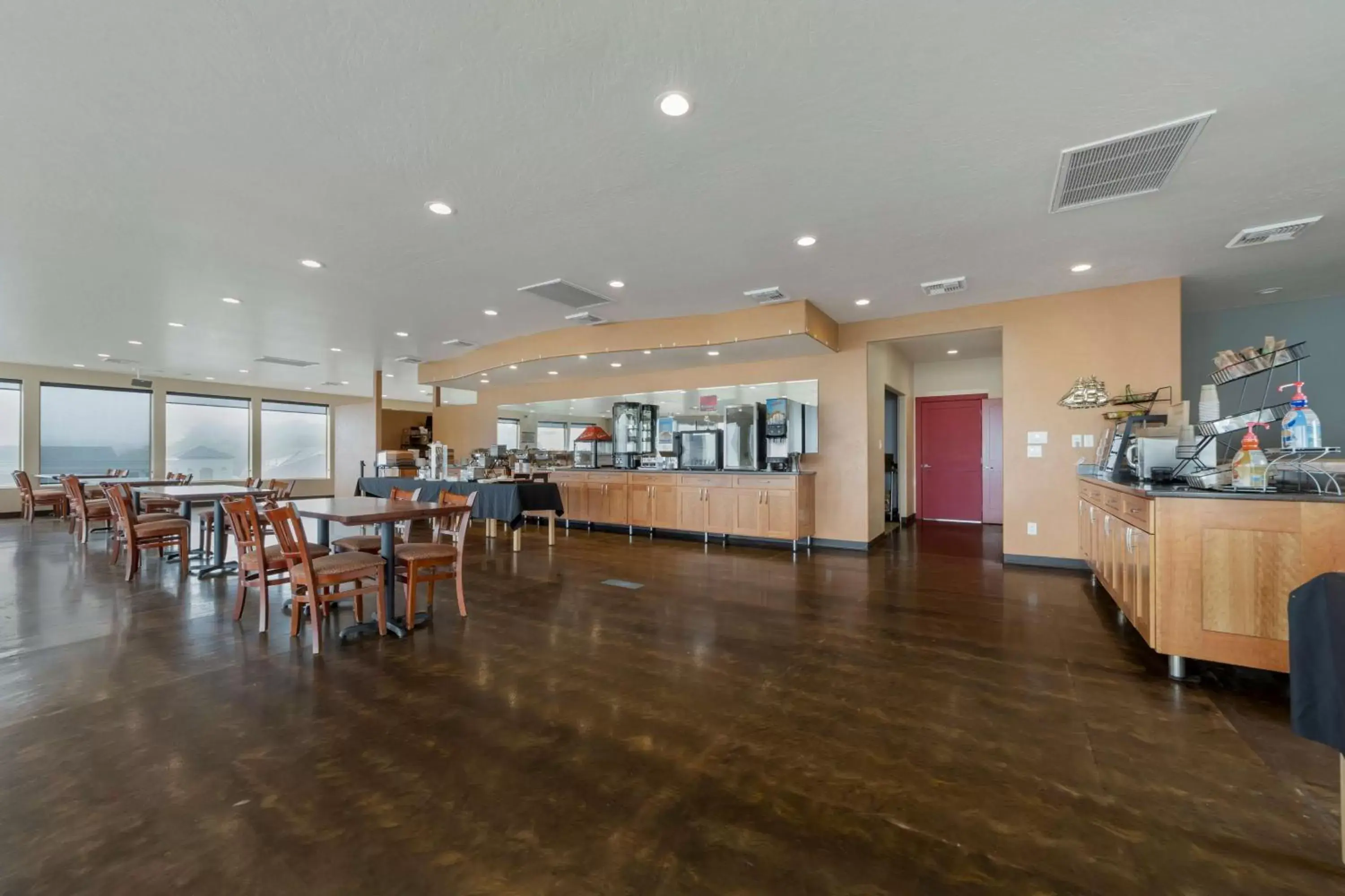 Breakfast in Best Western Plus Northwoods Inn Breakfast in Best Western Plus Northwoods Inn