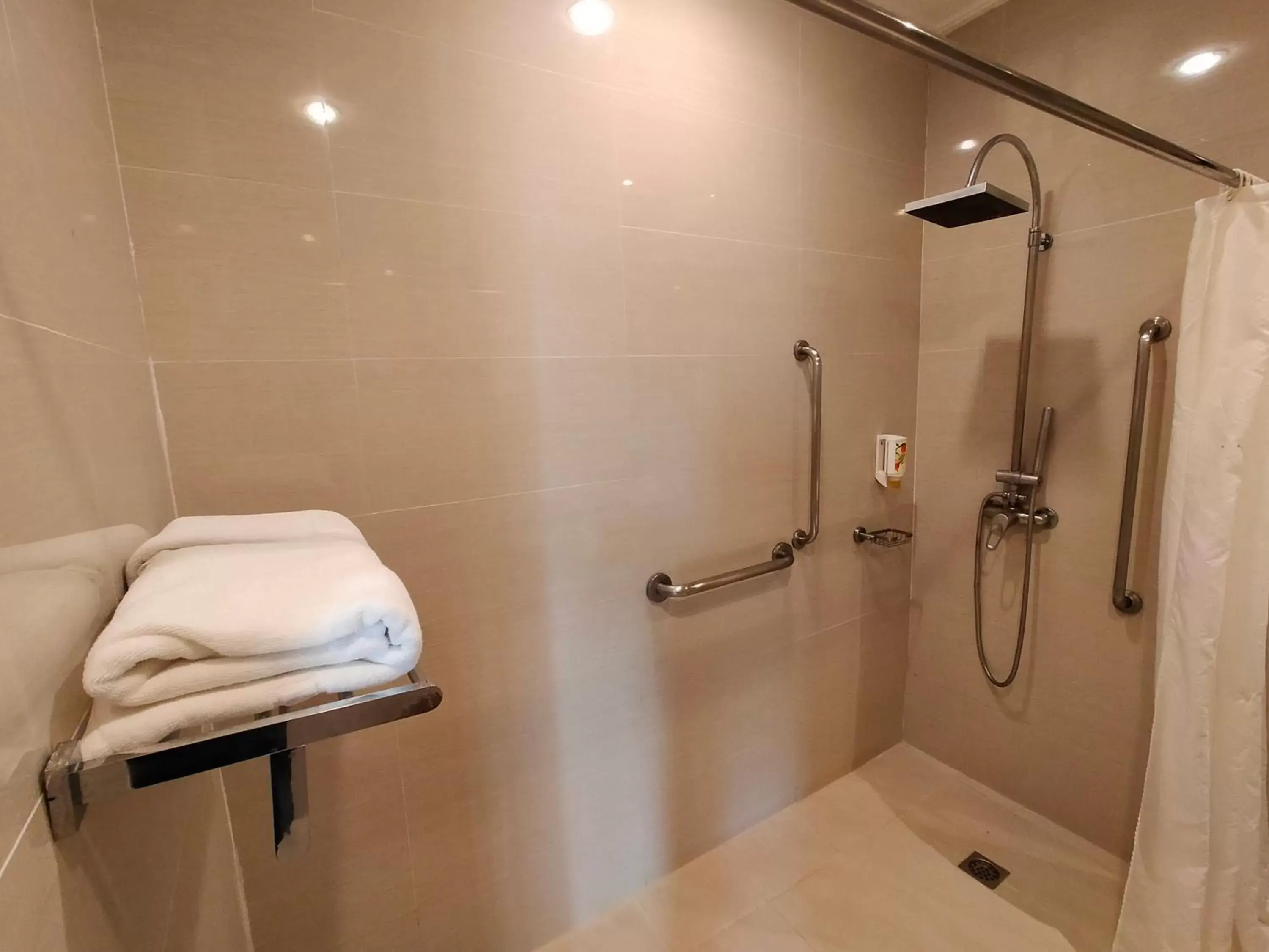 Toilet, Bathroom in Hotel Kimberly Tagaytay