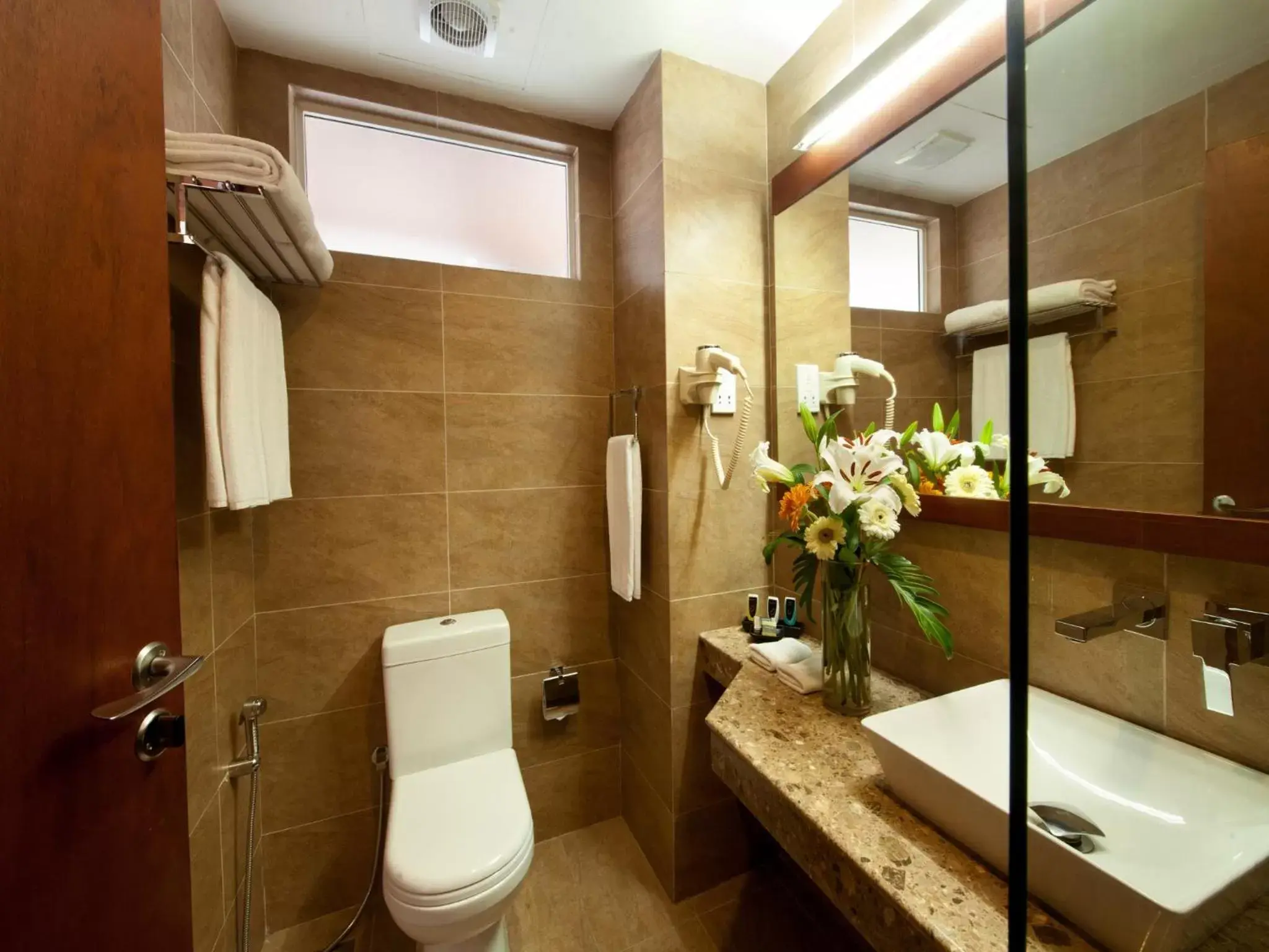 Toilet in The Ocean Colombo - Guaranteed Sea View Rooms Toilet in The Ocean Colombo - Guaranteed Sea View Rooms