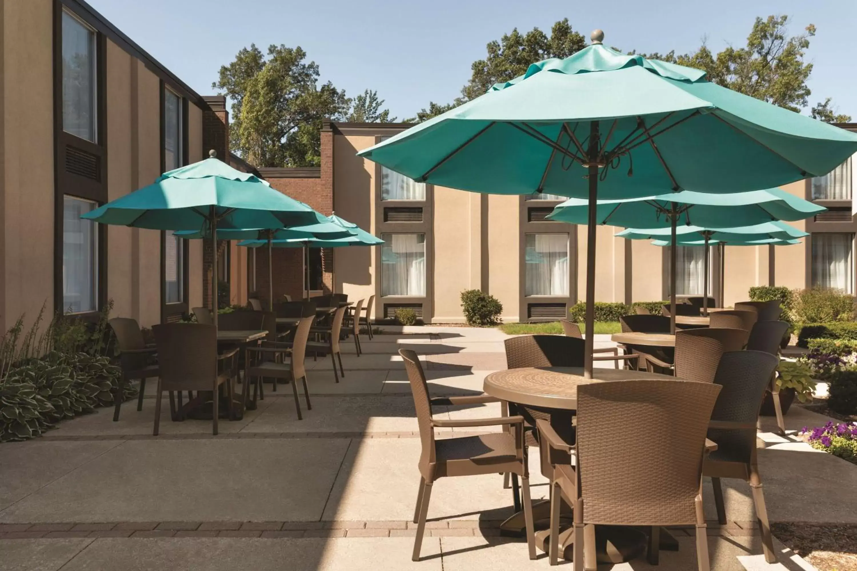 Patio, Restaurant/Places to Eat in Country Inn & Suites by Radisson, Traverse City, MI