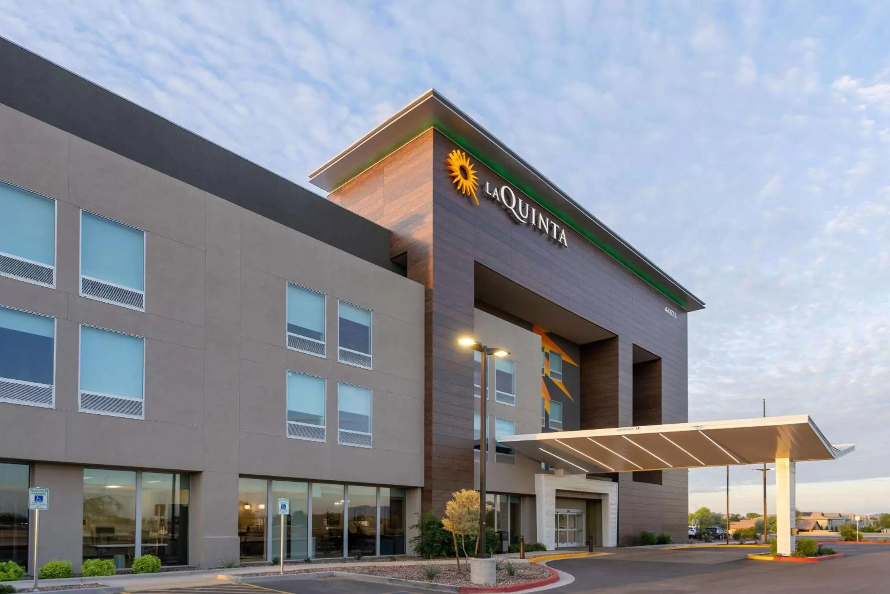 Property Building in La Quinta Inn & Suites by Wyndham Maricopa Copper Sky