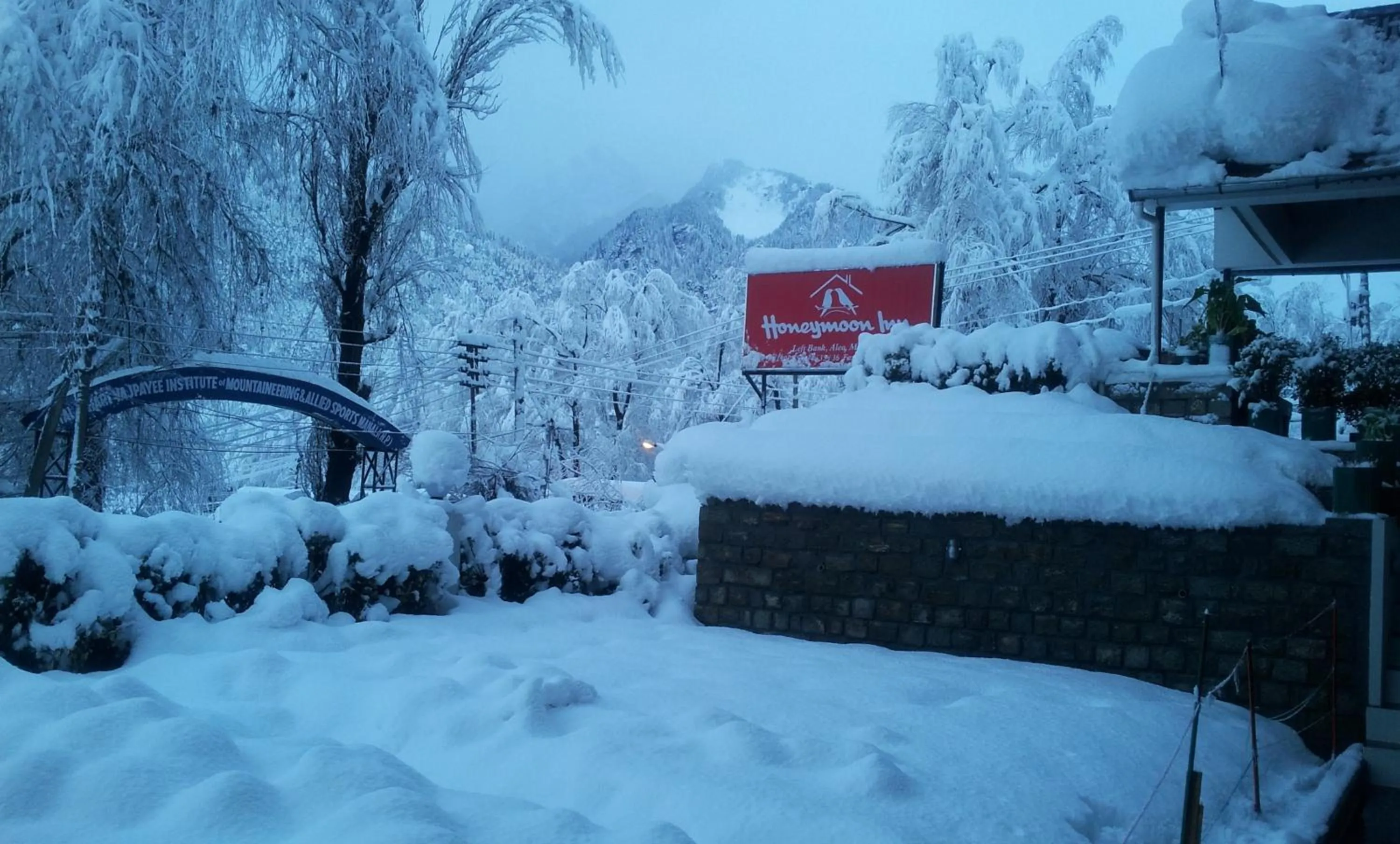 Facade/entrance in Honeymoon Inn Manali