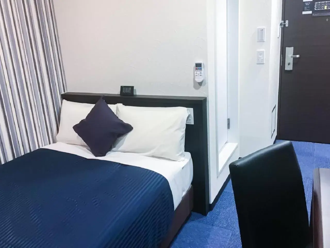 Bed in HOTEL LiVEMAX Yokkaichi Ekimae Bed in HOTEL LiVEMAX Yokkaichi Ekimae