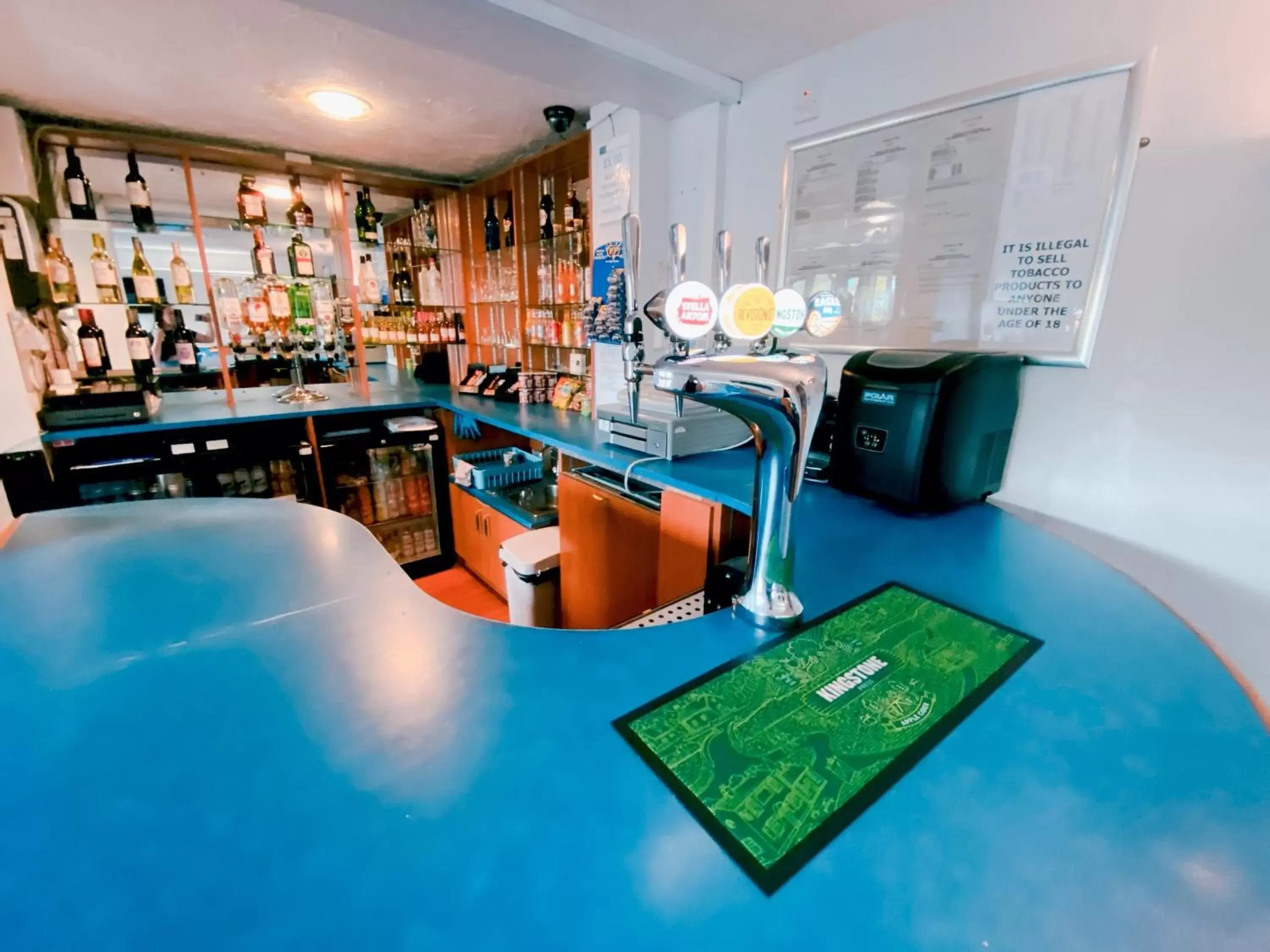 Lounge or bar in Redwings Lodge Sawtry Huntington