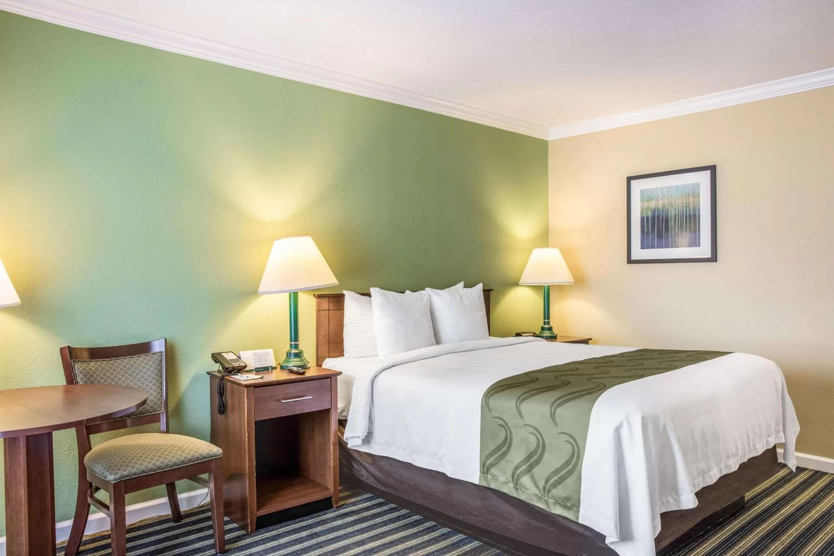 Photo of the whole room, Bed in Quality Inn Santa Barbara