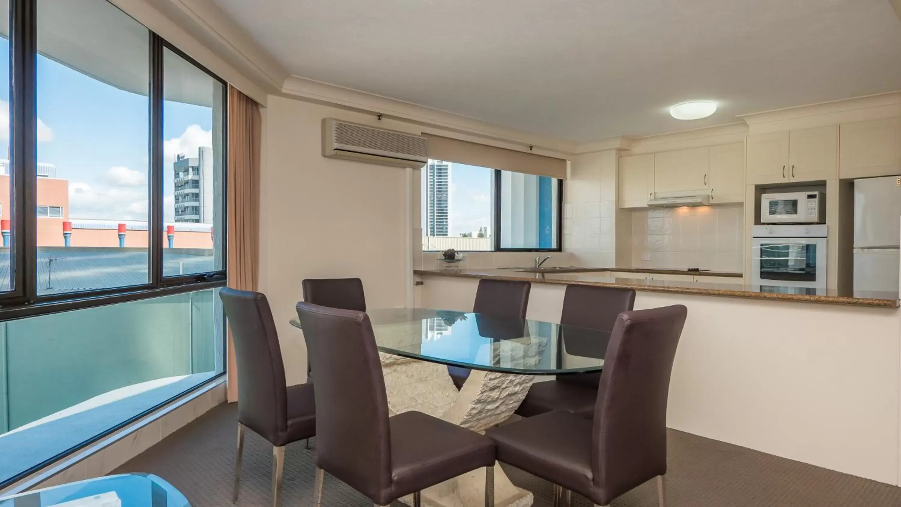 Kitchen or kitchenette, Dining Area in Aegean Resort Apartments