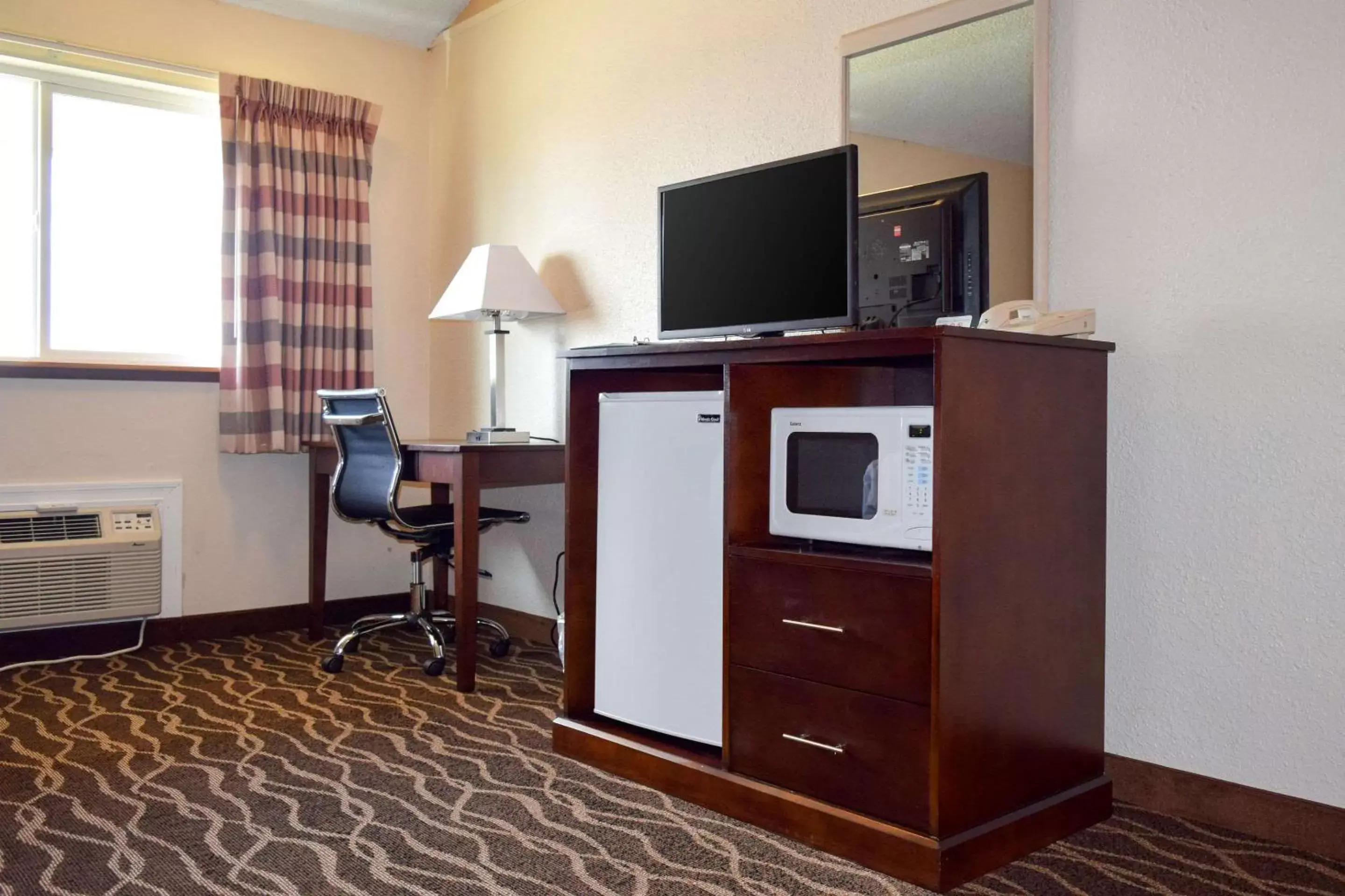 King Room with Golf View - Non-Smoking in Quality Inn Umatilla - Hermiston King Room with Golf View - Non-Smoking in Quality Inn Umatilla - Hermiston