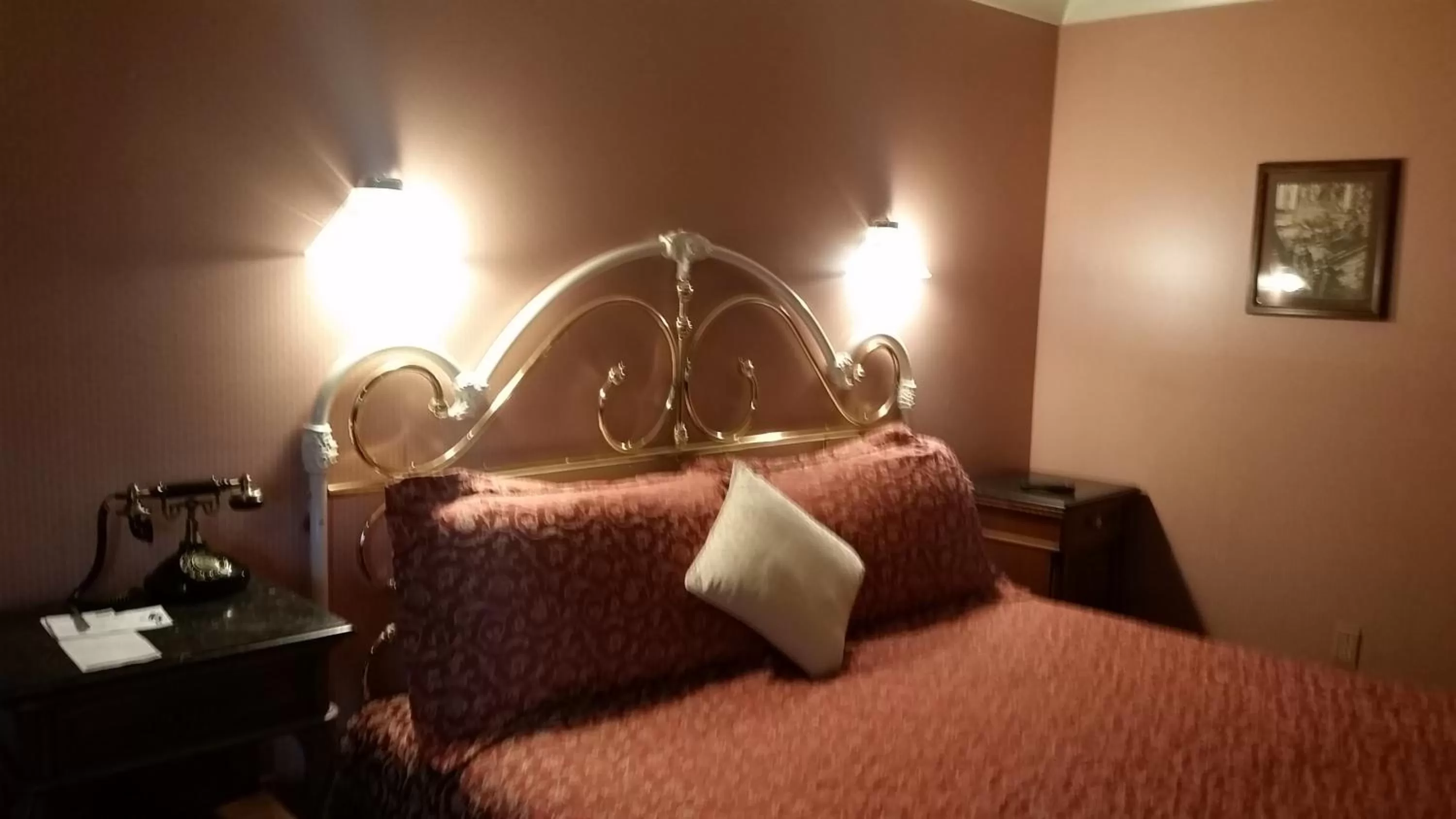 Bed in Mendocino Hotel & Garden