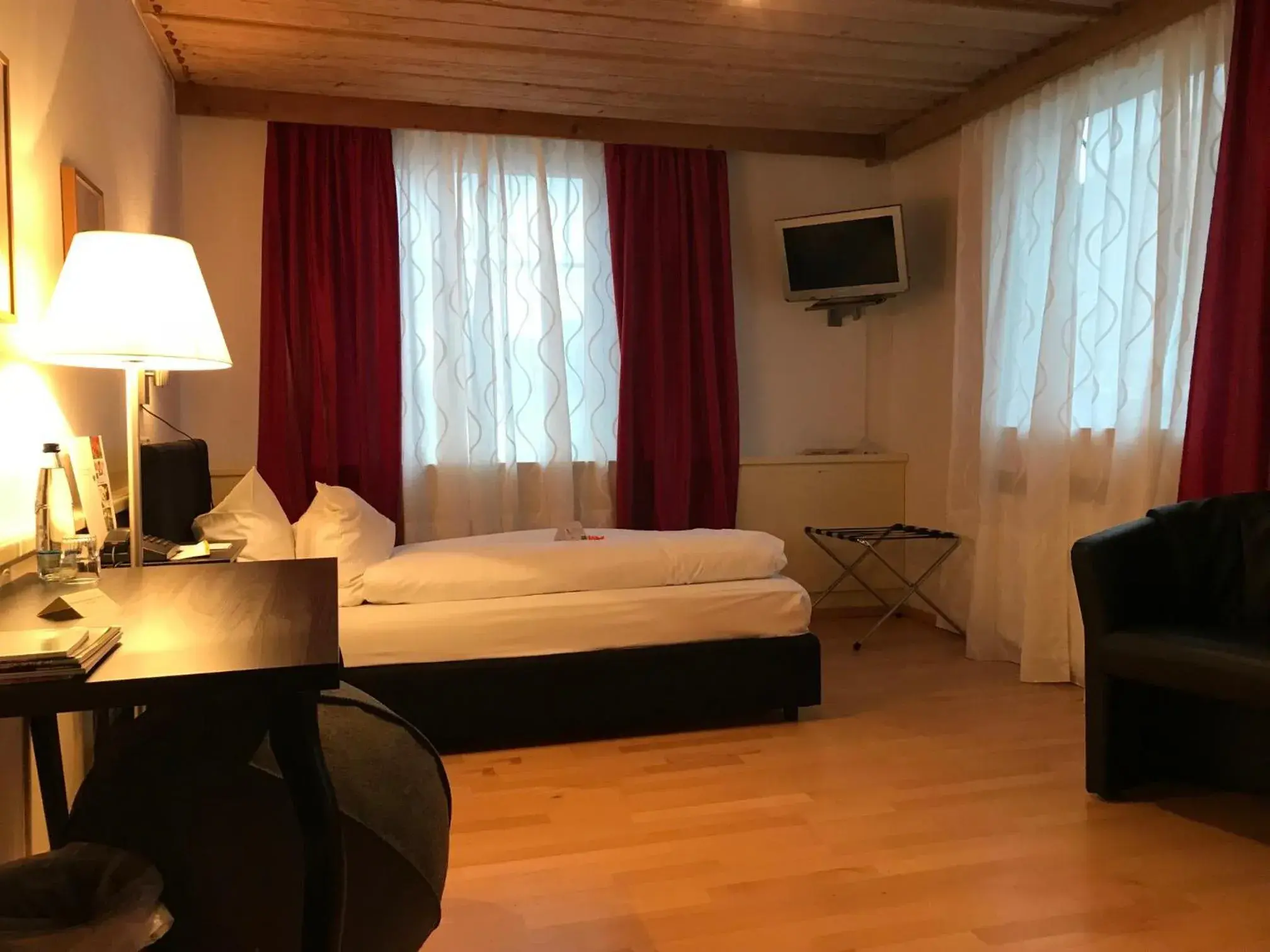 Photo of the whole room, Bed in Flair Hotel Vier Jahreszeiten