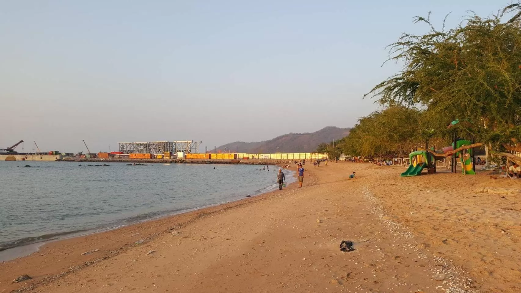 Beach in โรงแรม ชาโตว์วิสต้า